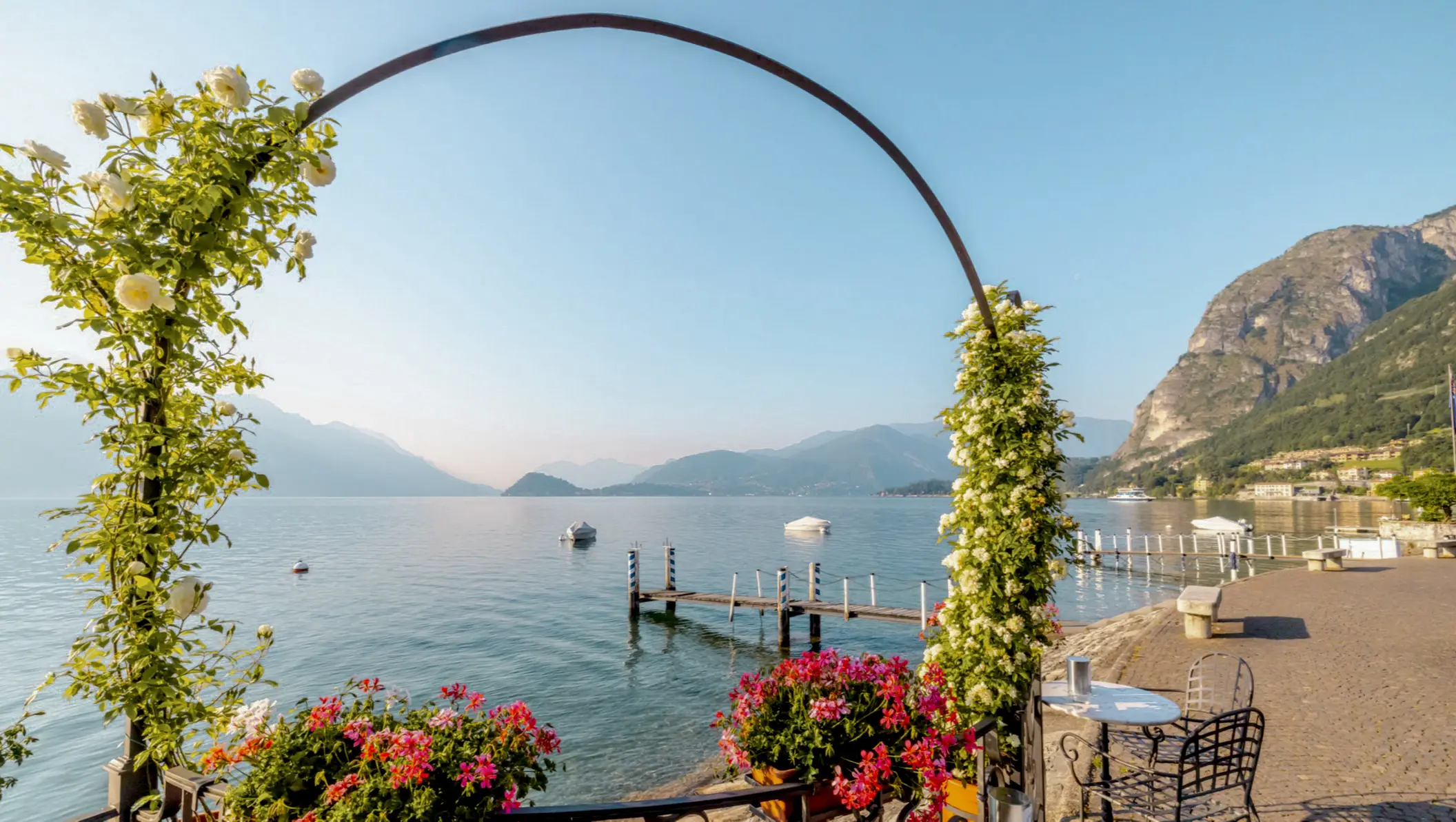 Der Ufer am Comer See in Lenno, Lombarden, Italien.