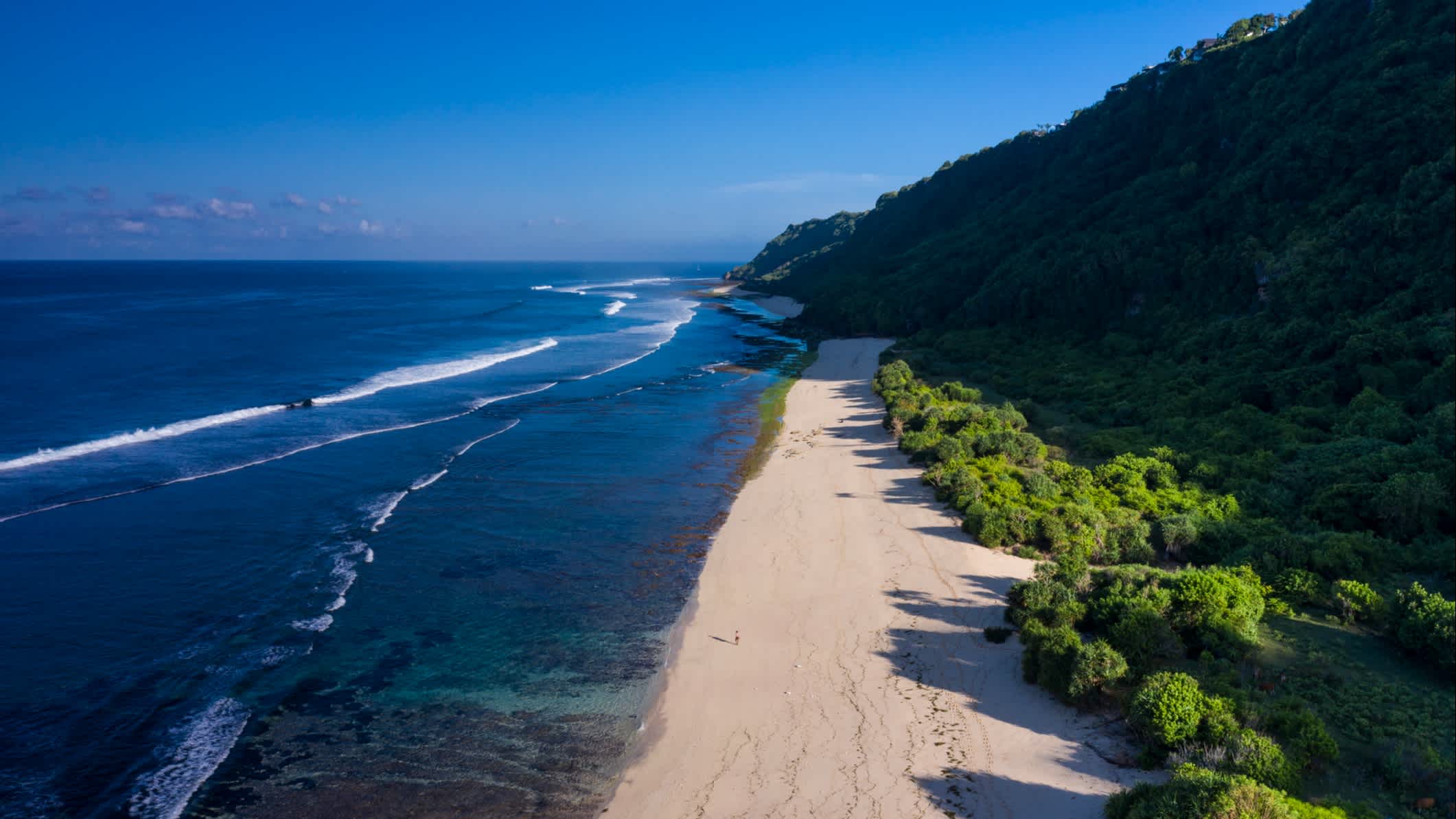 Vue aérienne de la magnifique plage de Nyang Nyang à Bali, en Indonésie.