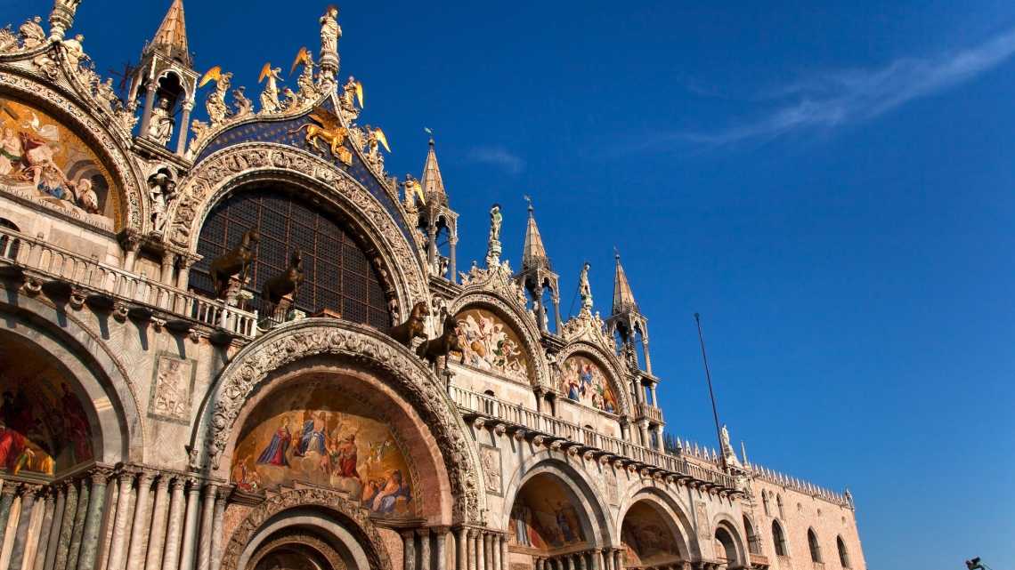 Sankt Markus Basilika, Kathedrale, Kirche Statuen Mosaiken Details Dogenpalast Venedig Italien