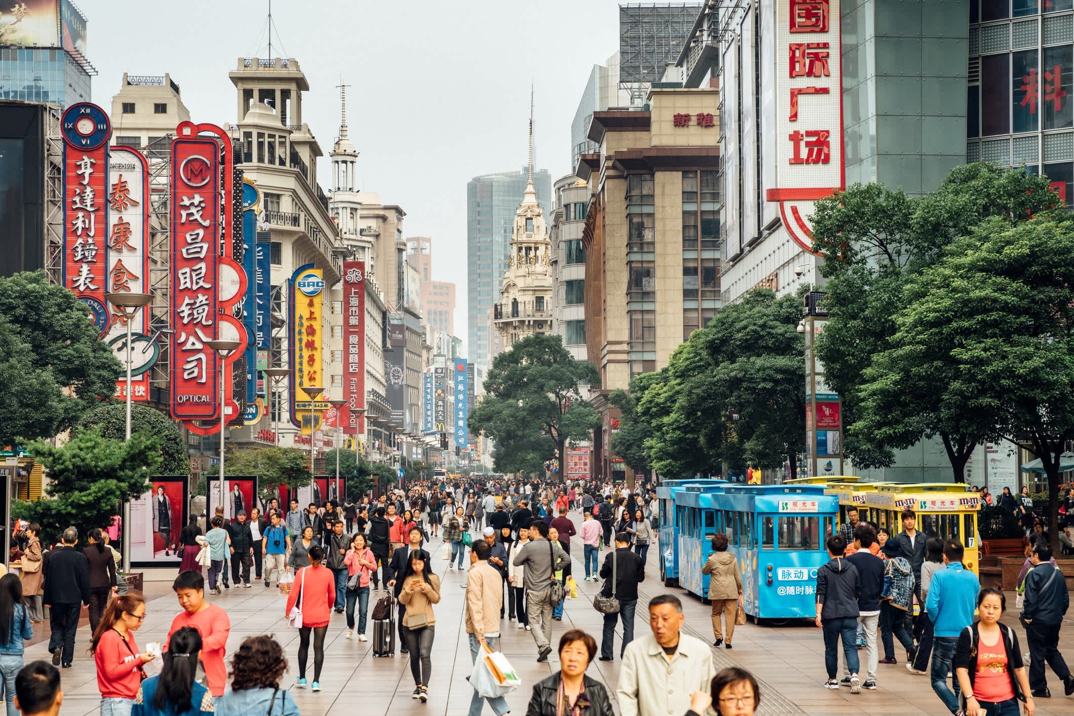 Nanjing Road à Shanghai, l'un des quartiers commerçants les plus animés du monde, Chine