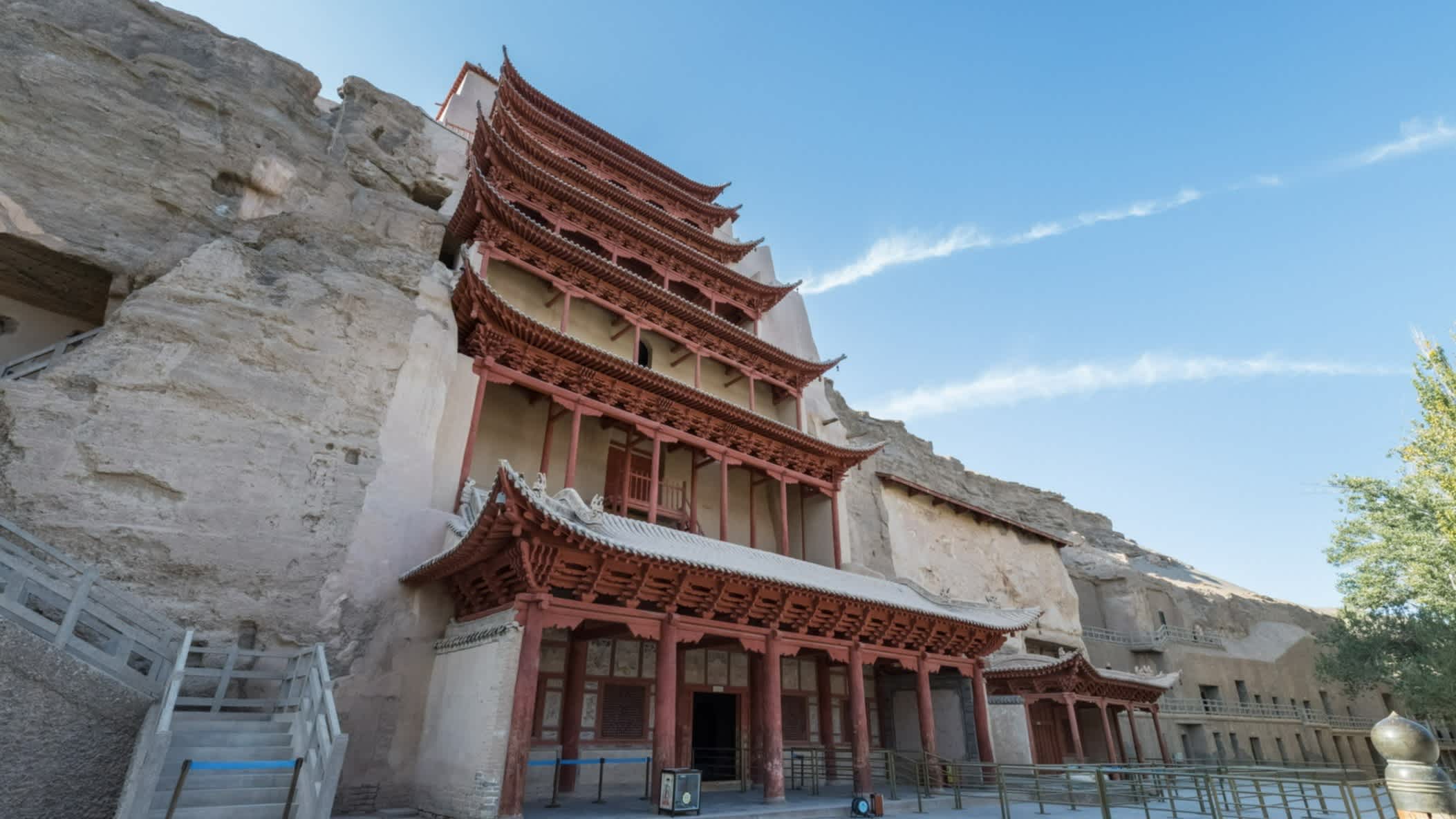 Entrée des grottes de Dunhuang, à Mogao, en Chine.