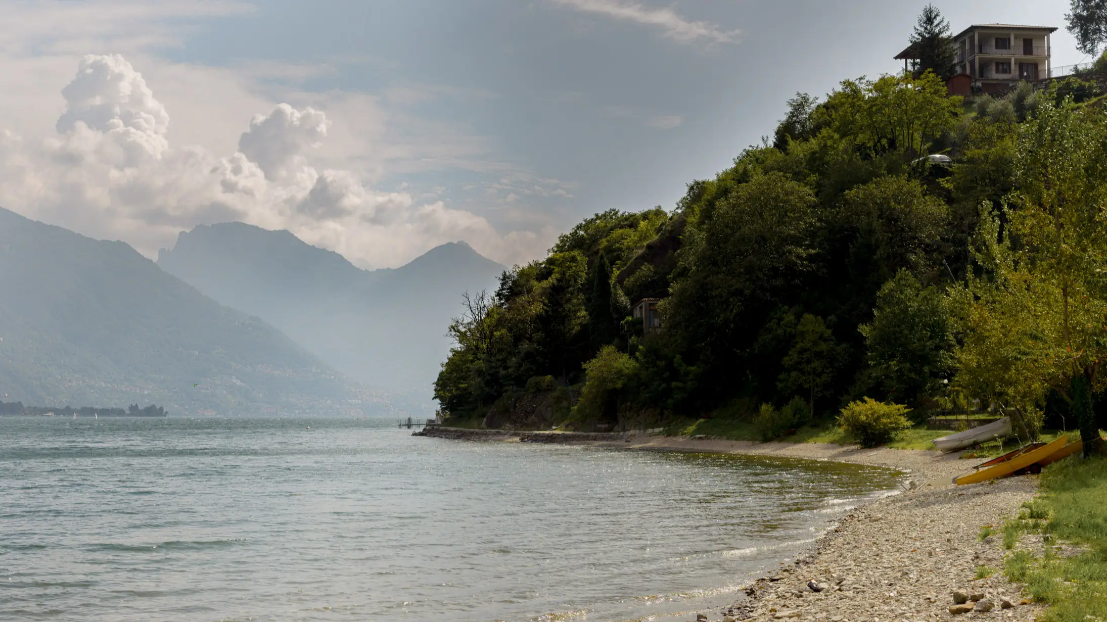 Strand, Comer See Pebble beach am Ufer des Lake Como, Italien