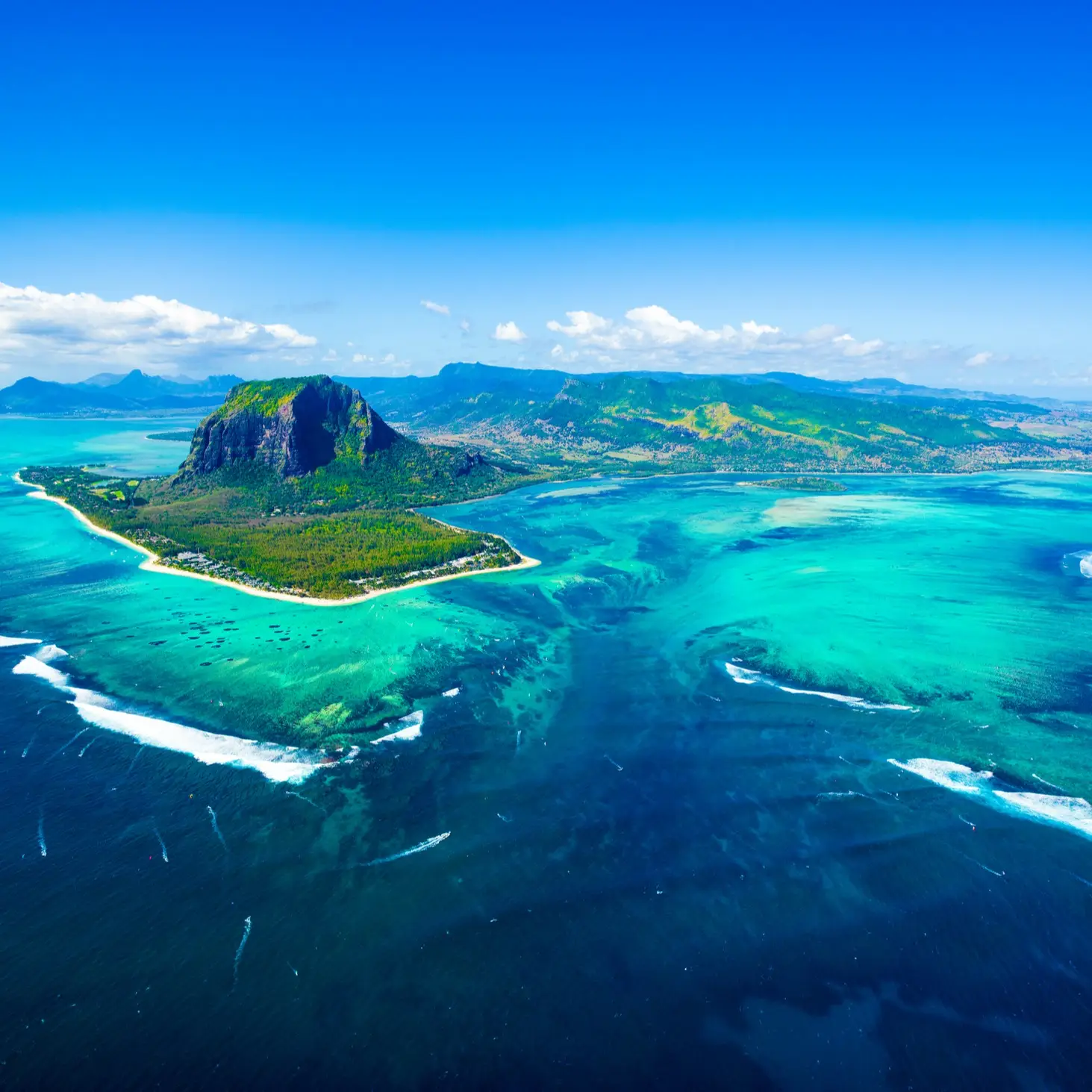 Mauritius, Inselpanorama Inselpanorama Mauritius mit Le Morne und Korallenriffen