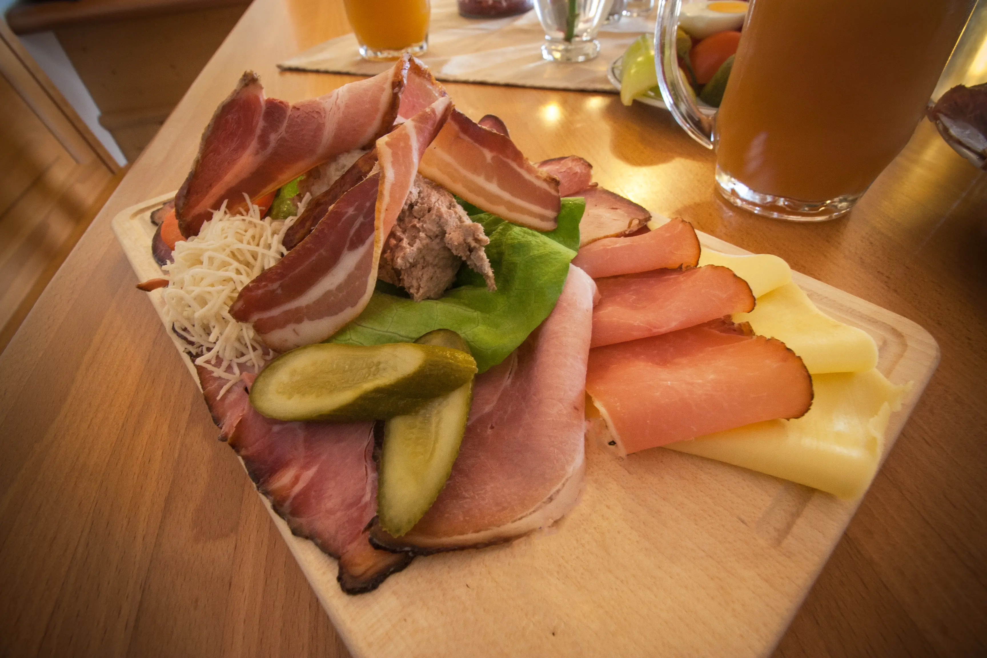 Österreichisches Essen auf einer Platte