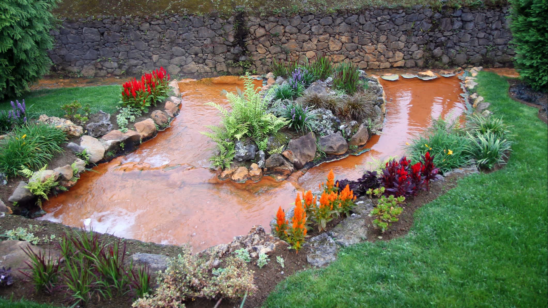 L'eau orangée de Poça da Dona Beija