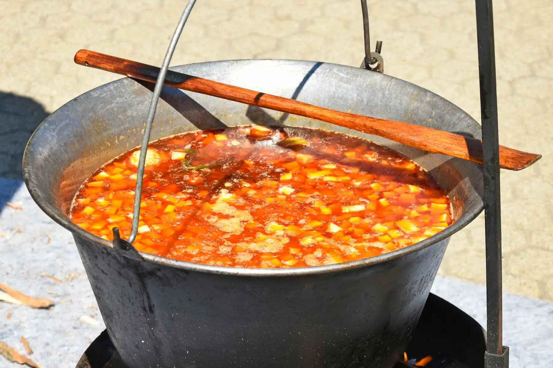 Argentinien, Carbonada Gulasch im freien Kochen