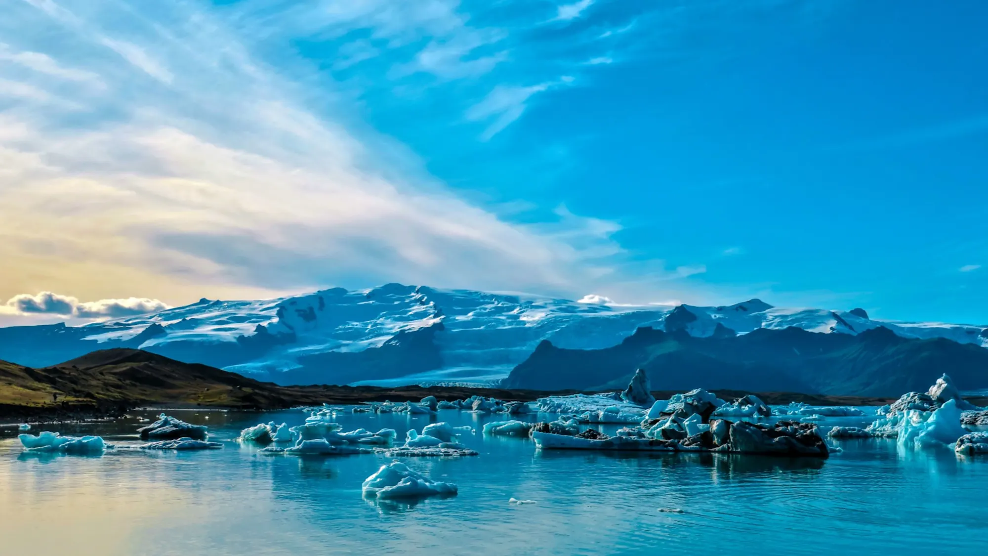 Island Jökulsárlón Der Jökulsárlón ist ein großer Gletschersee im Südosten Islands