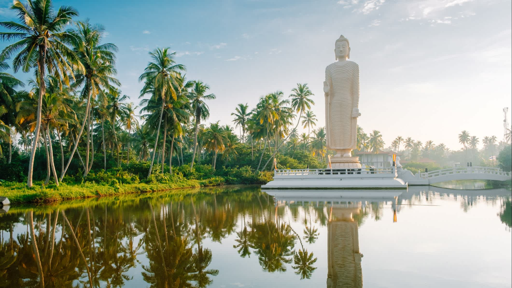 Tsunami-Statue bei Sonnenaufgang, Sri Lanka
