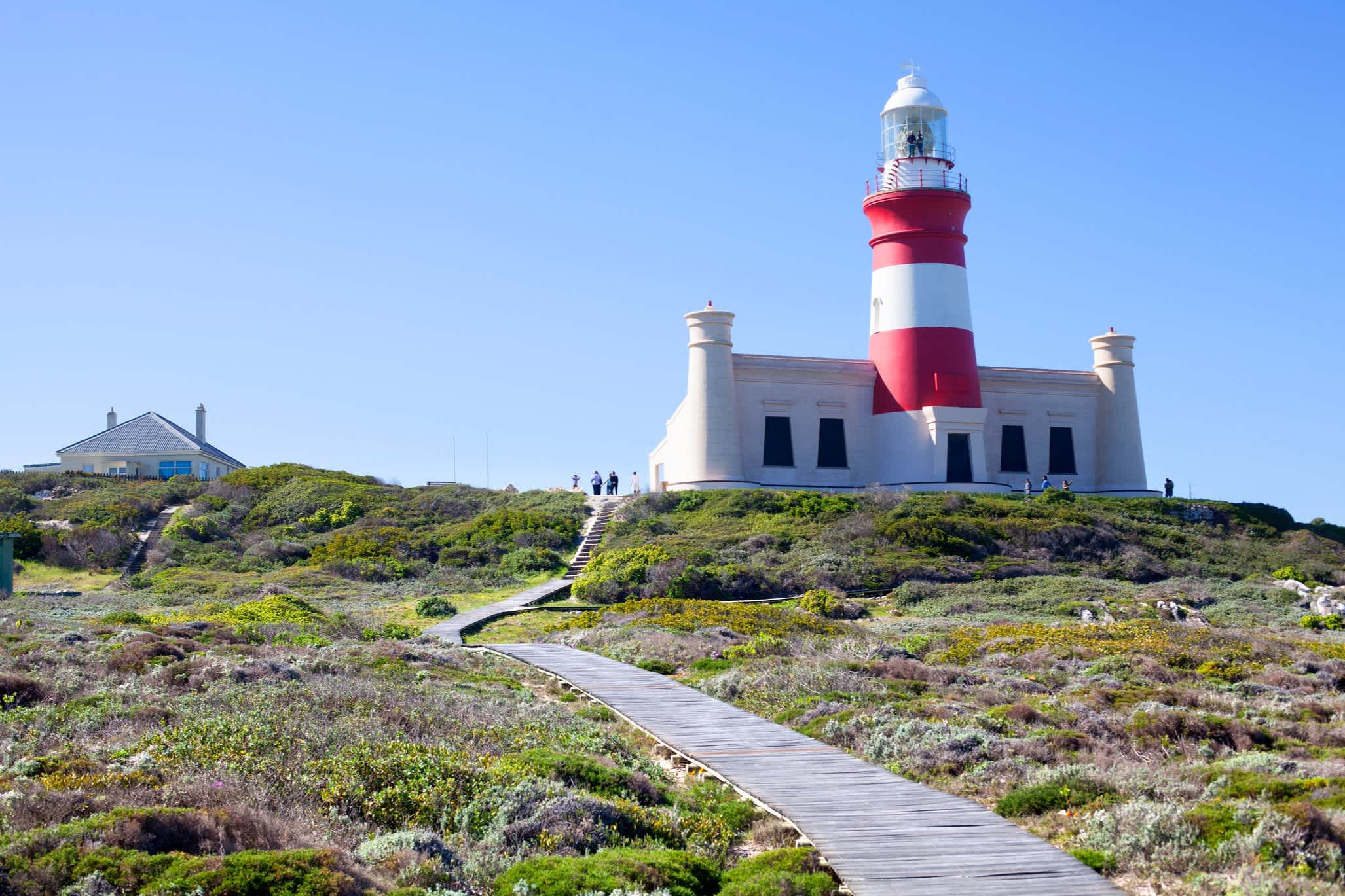 Rot-weißer Leuchtturm in Cape Agulhas