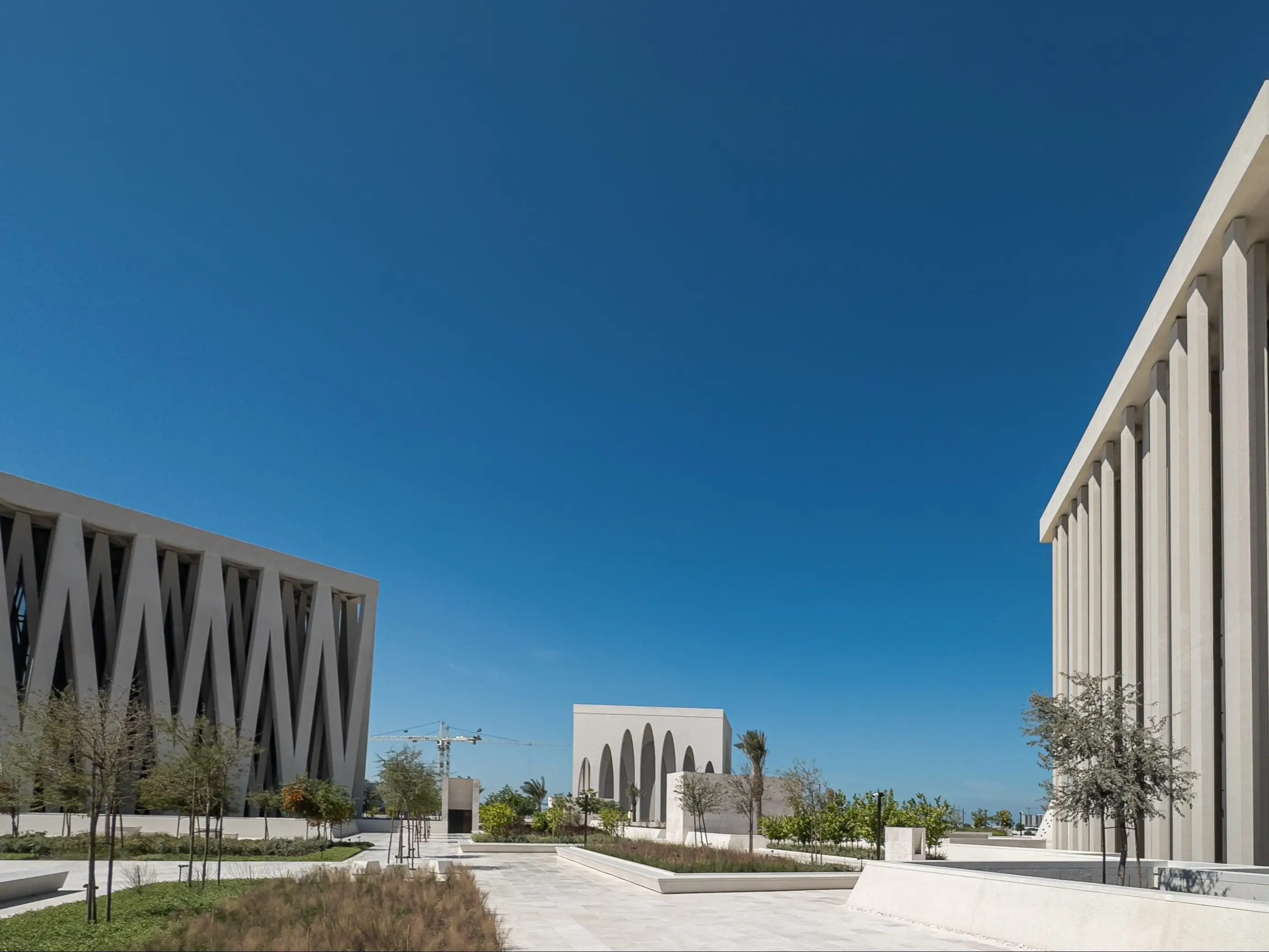 Abu Dhabi, Abrahamic Family House Moderne Gebäude aus weißem Gestein