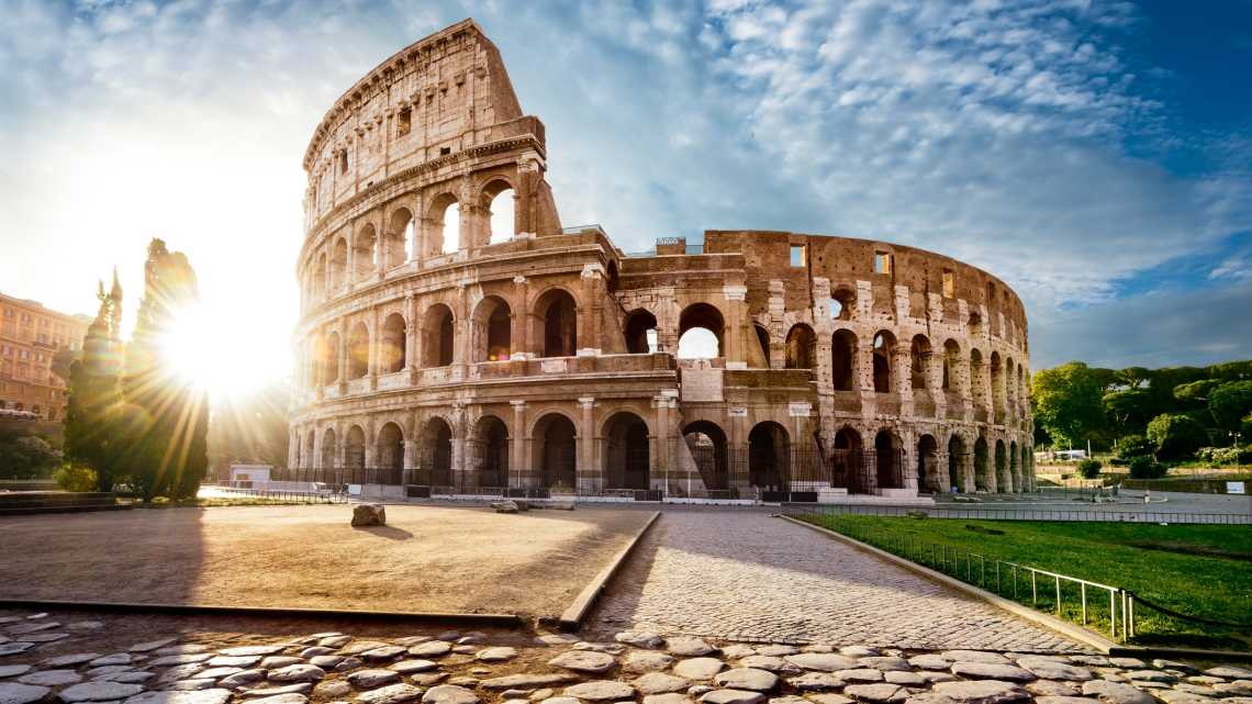 Colisée de Rome et soleil du matin, Italie