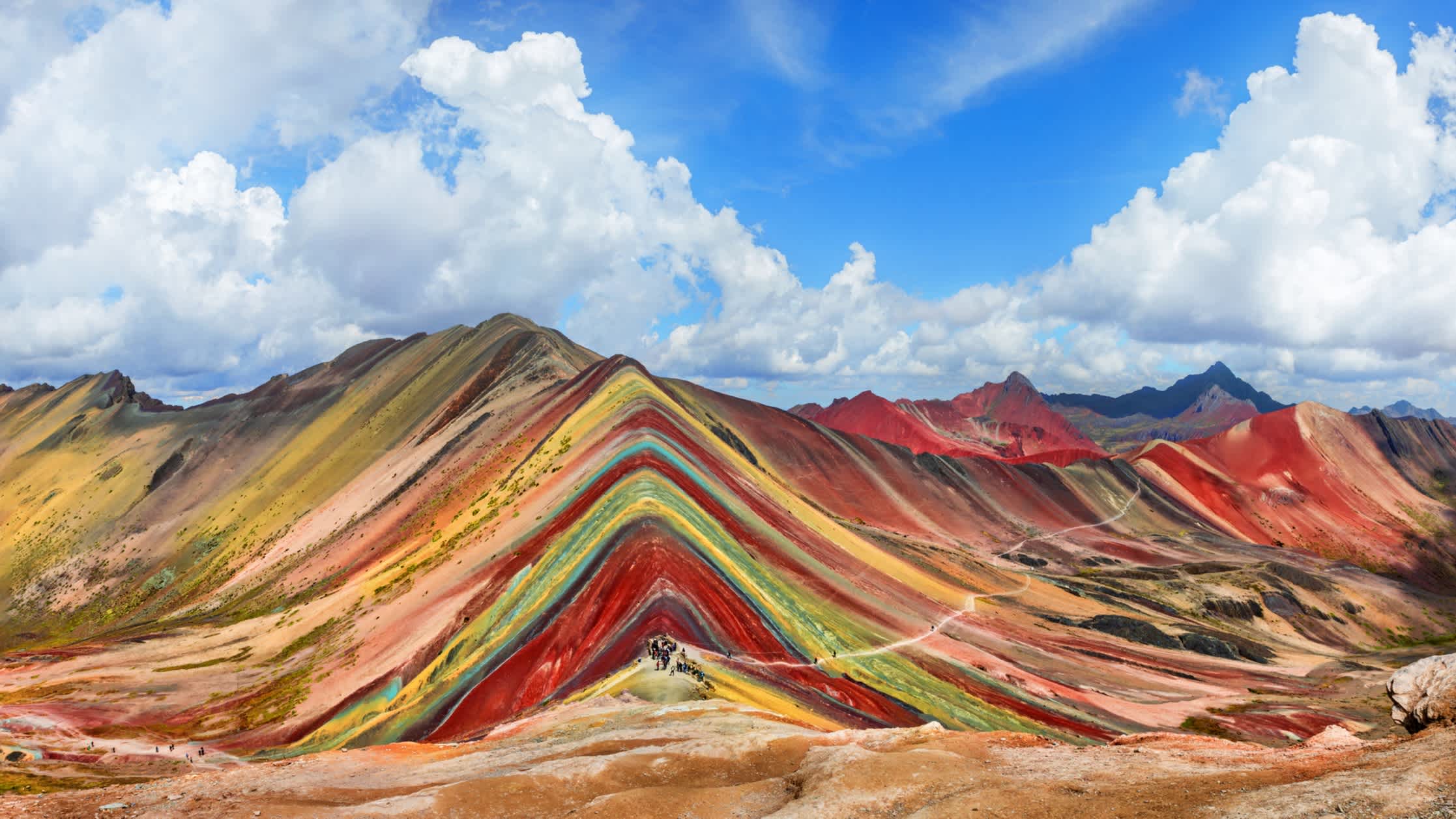 Blick auf den Regenbogenbergen, Peru. 