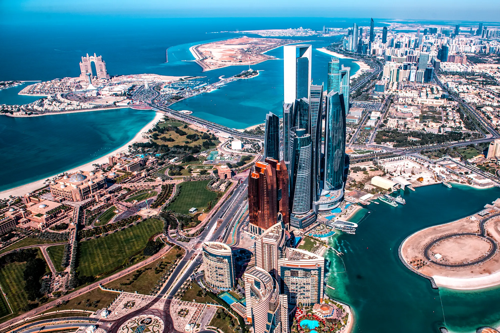 Vereinigte Arabische Emirate, Abu Dhabi Skyline Abu Dhabi mit Wolkenkratzen von oben gesehen