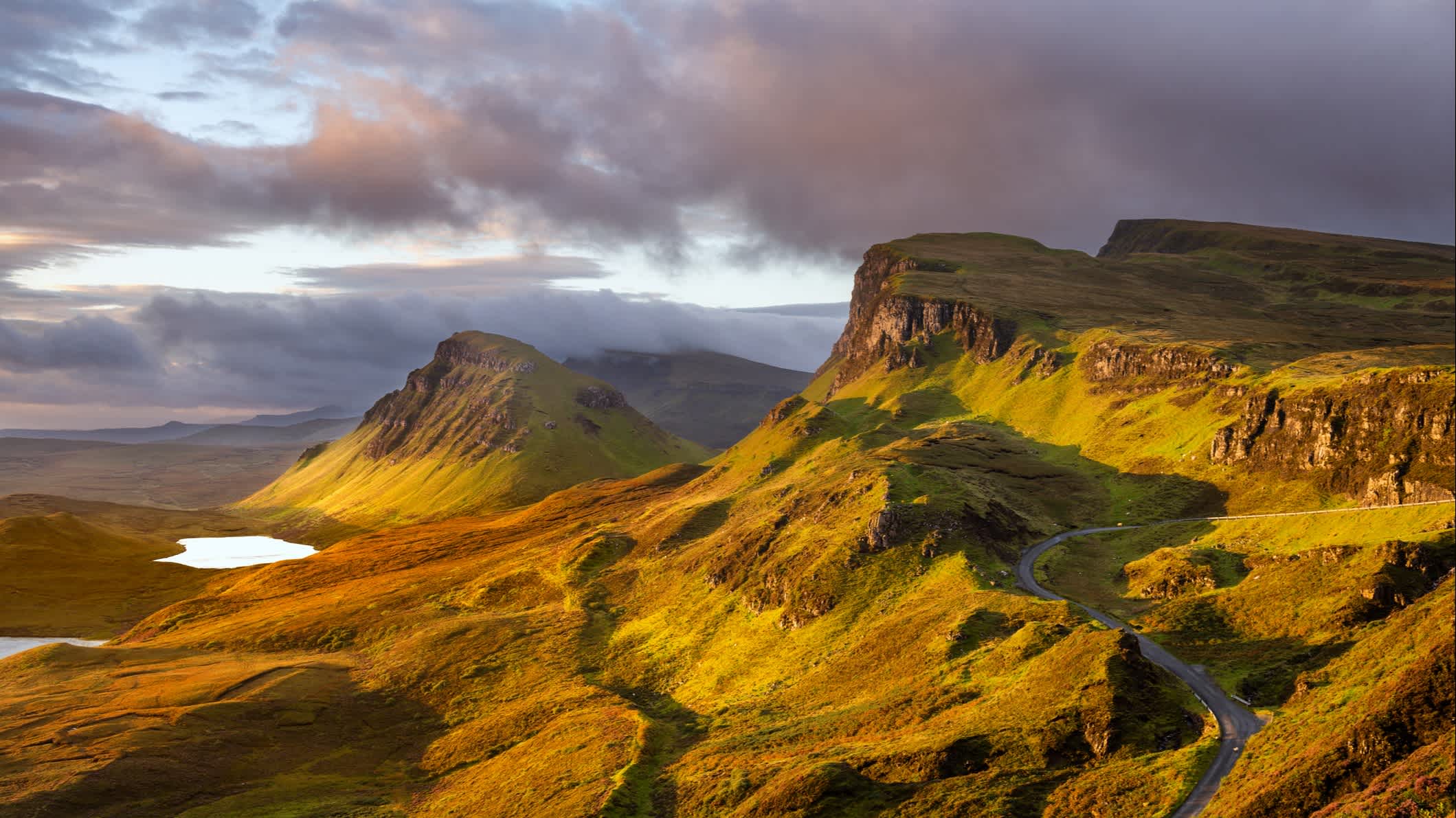 Der Sonneaufgang in Quiraing, Isle of Skye, Schottland, Großbritannien.