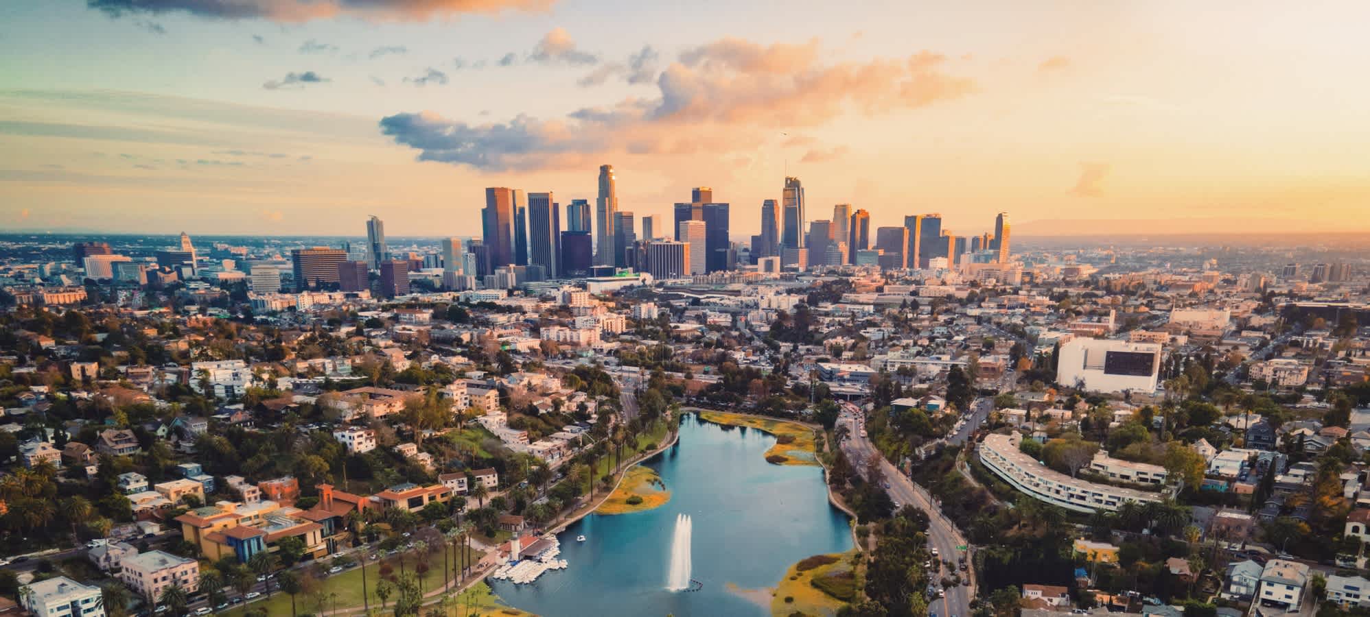 Vue de la ligne d'horizon du centre-ville de Los Angeles depuis Echo Lake Park