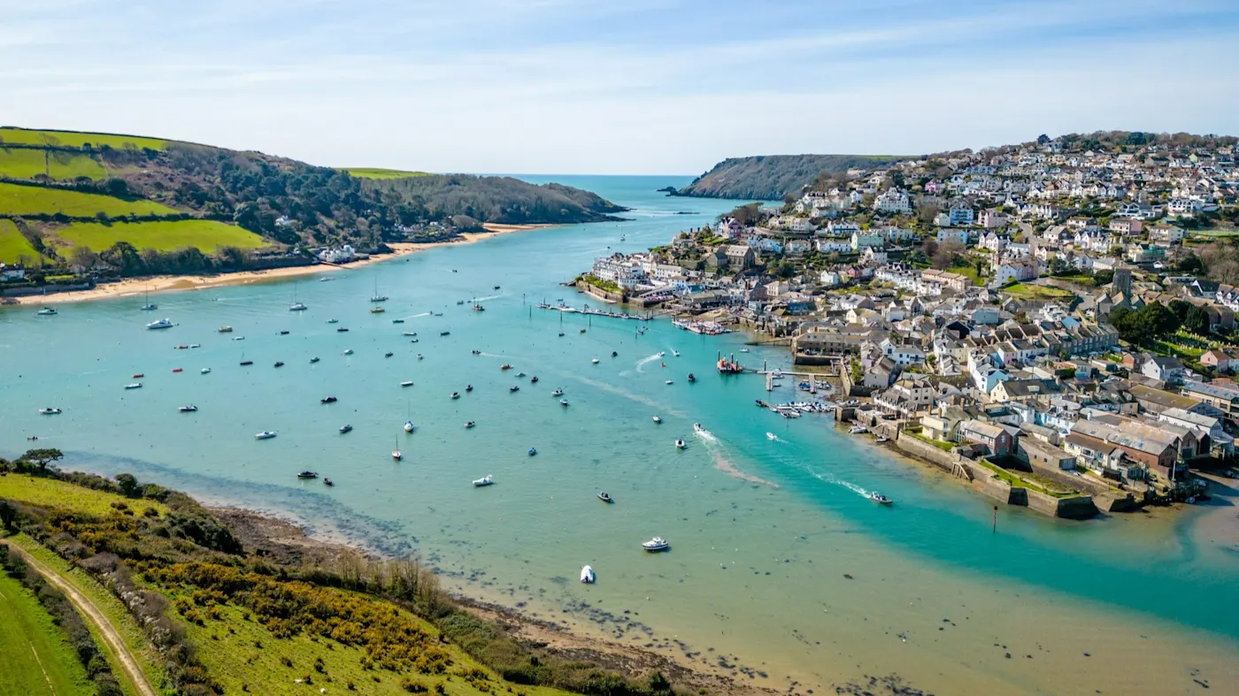 Salcombe, Devon, England Blick auf das Meer und die Stadt von Salcombe in Devon, England.