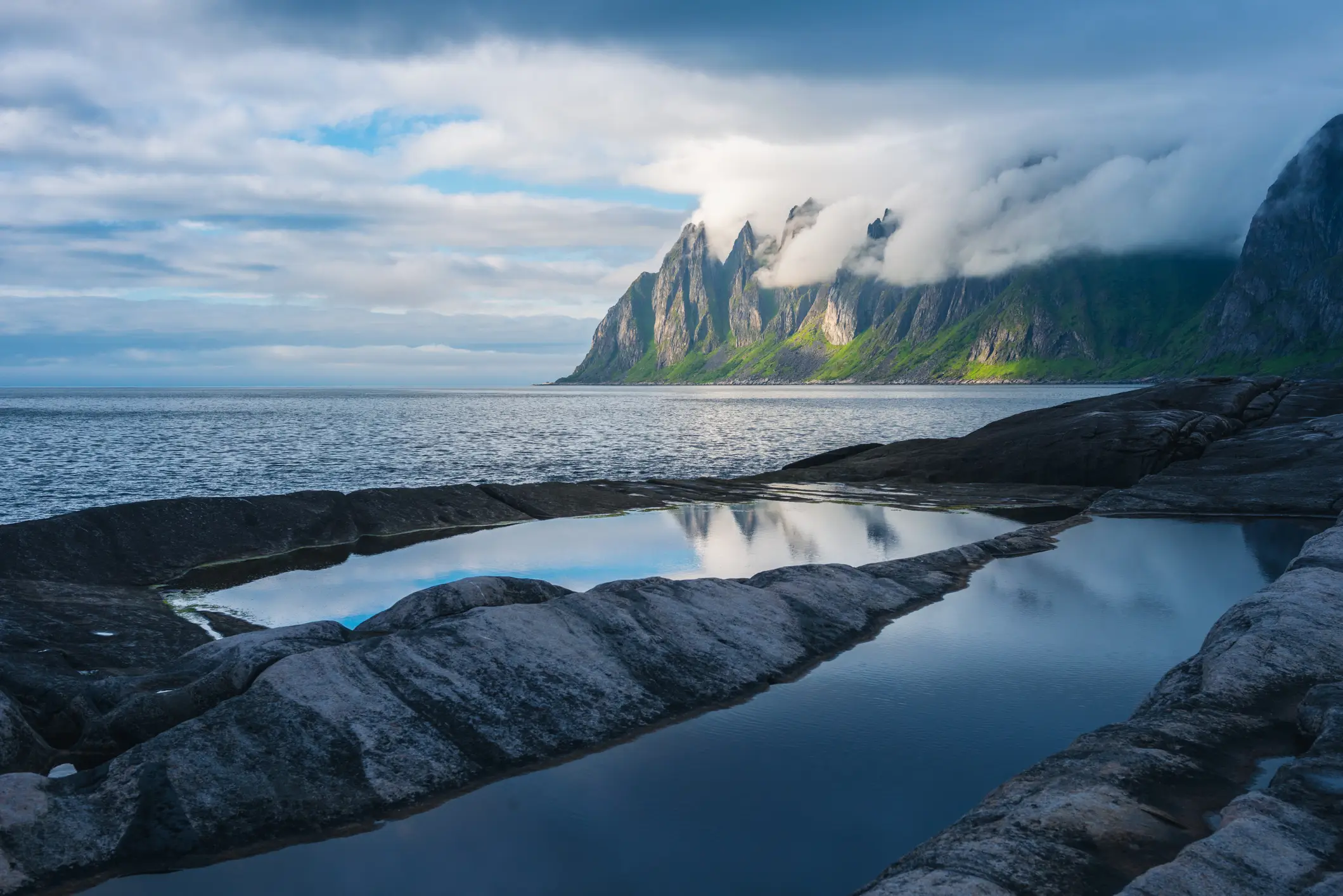 Norwegen, Insel Senja Blick auf das Meer auf der Insel Senja, Norwegen.