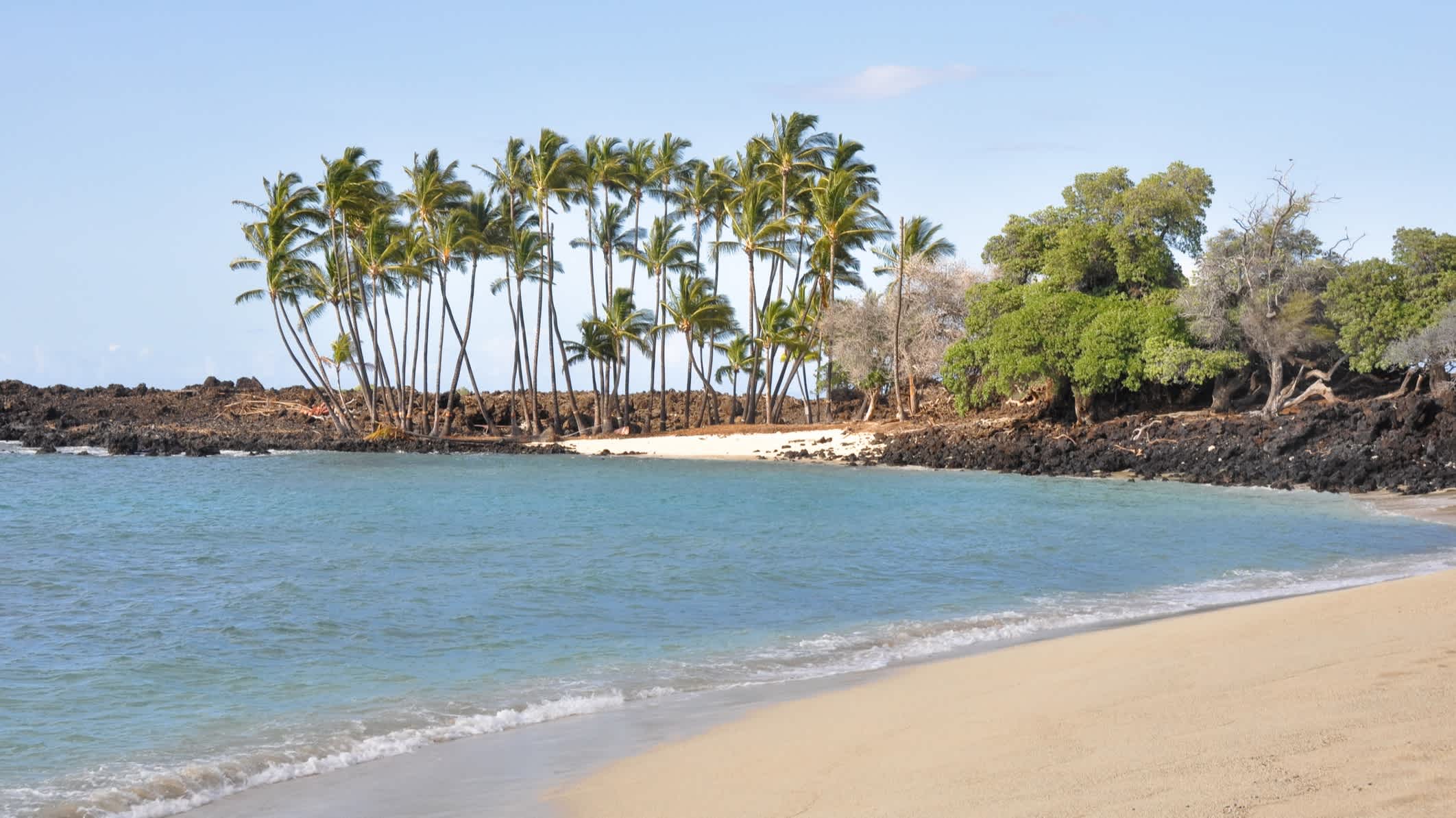 Sandstrand am Kekaha Kai State Park, Hawaii's Big Island, USA