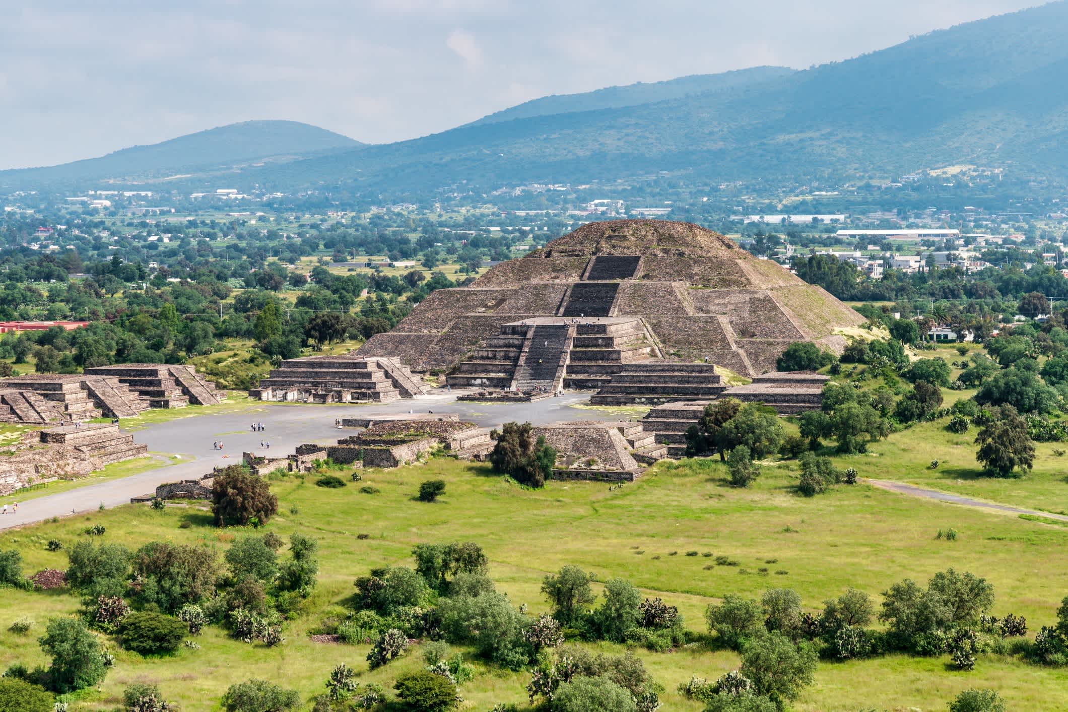 Alten Pyramiden von Teotihuacan und Ruinen in Mexiko-Stadt