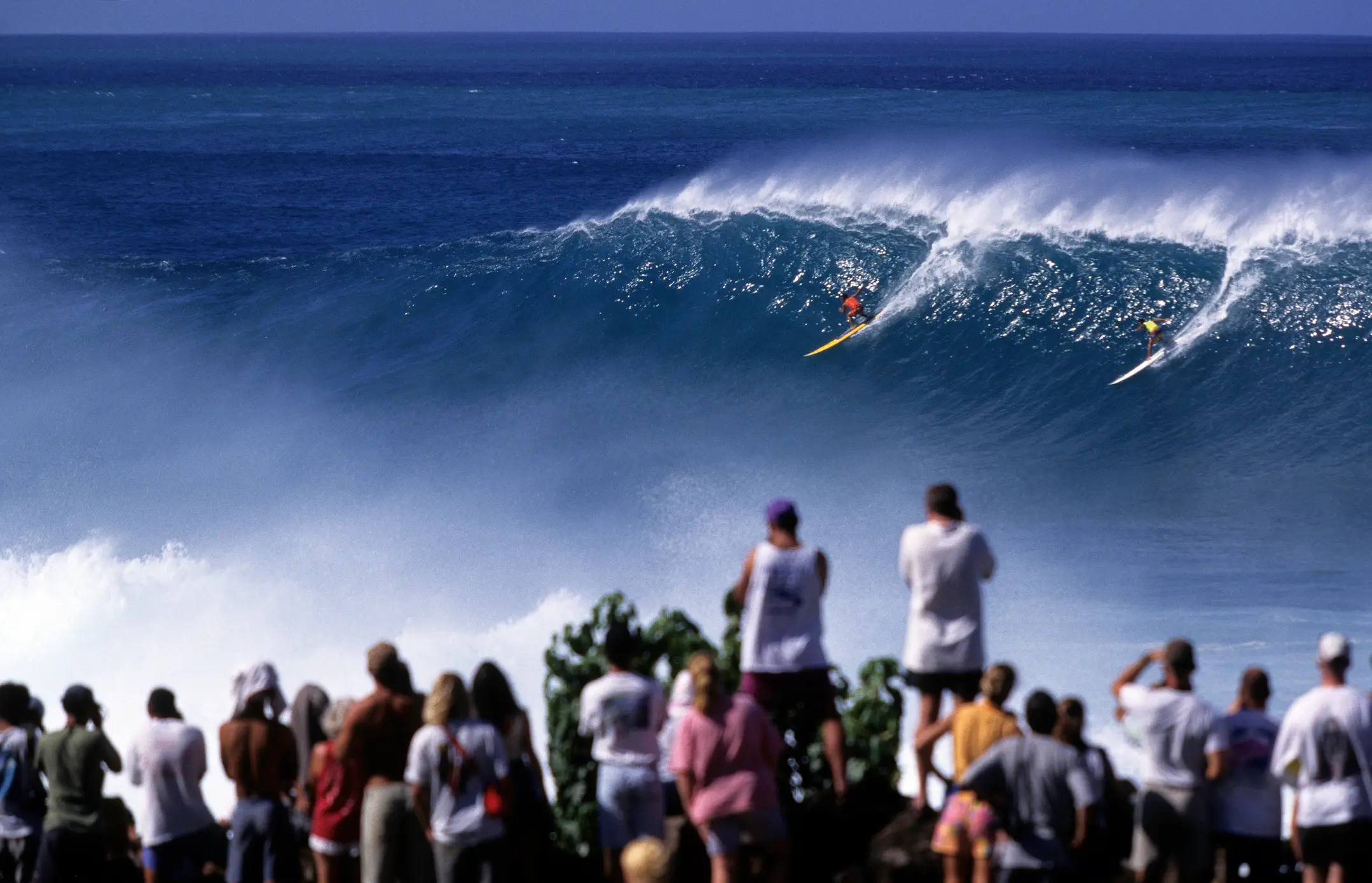 USA, Hawaii, Oahu, North Shore USA Hawaii O'ahu, North Shore, Waimea Bay, Surfer.