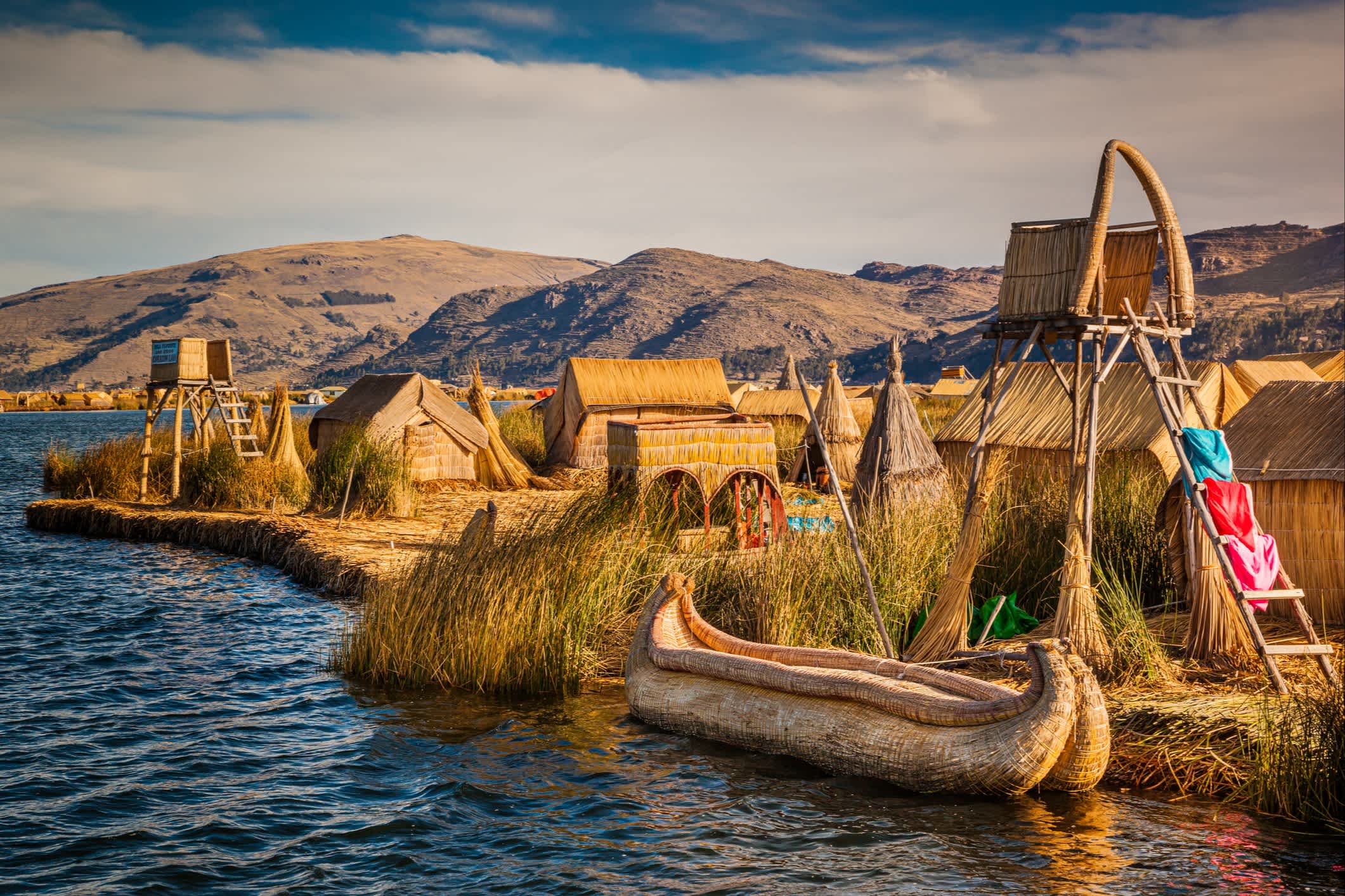 Lac Titicaca près de Puno, Los Uros, Pérou