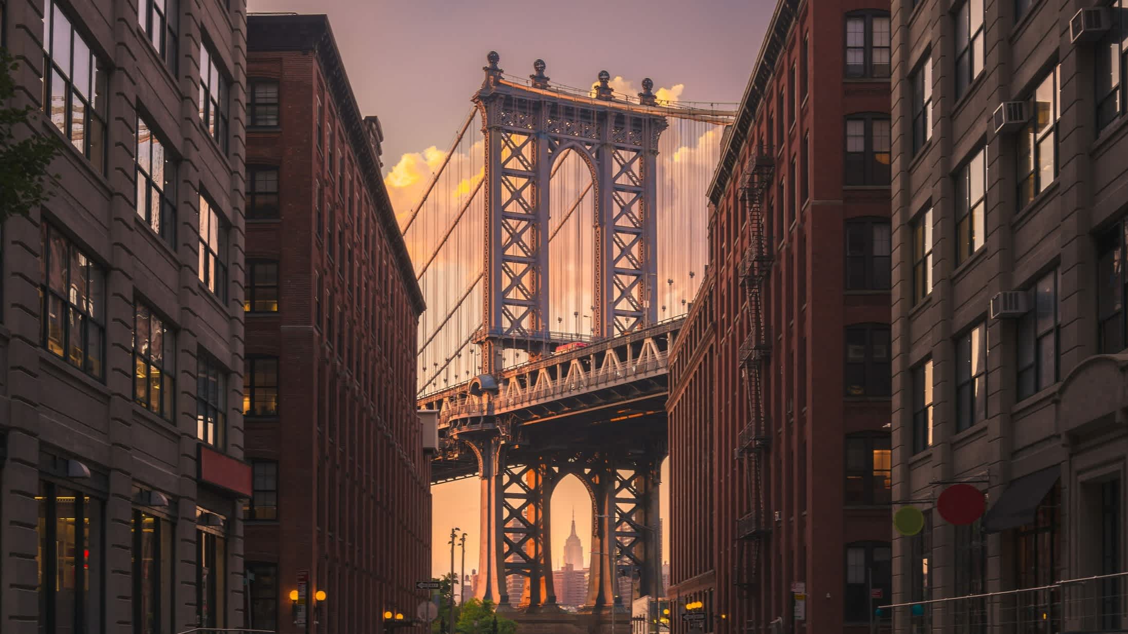Blick zum Manhattan Bridge, New York, USA. 

