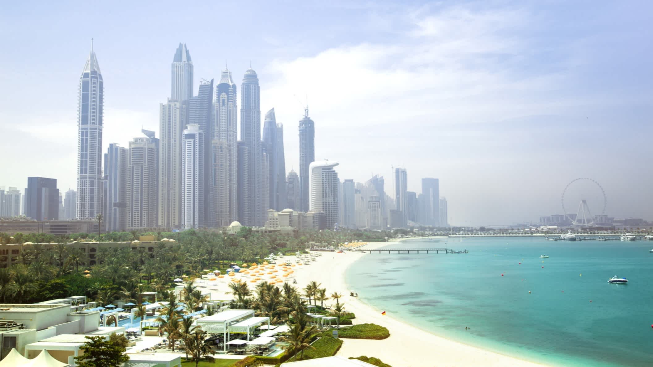 Blick auf den Marina-Beach und Wolkenkratzer Komplex, Dubai, Vereinigte Arabische Emirate.