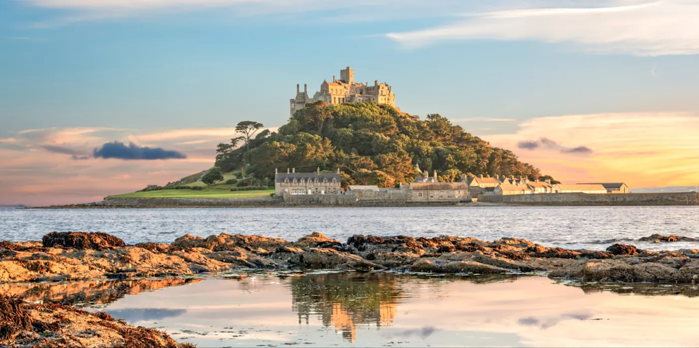 Angleterre., Cornouailles, St. Michael's Mount, Île Château sur une île historique au coucher du soleil, St. Michael's Mount, Cornouailles, Angleterre.