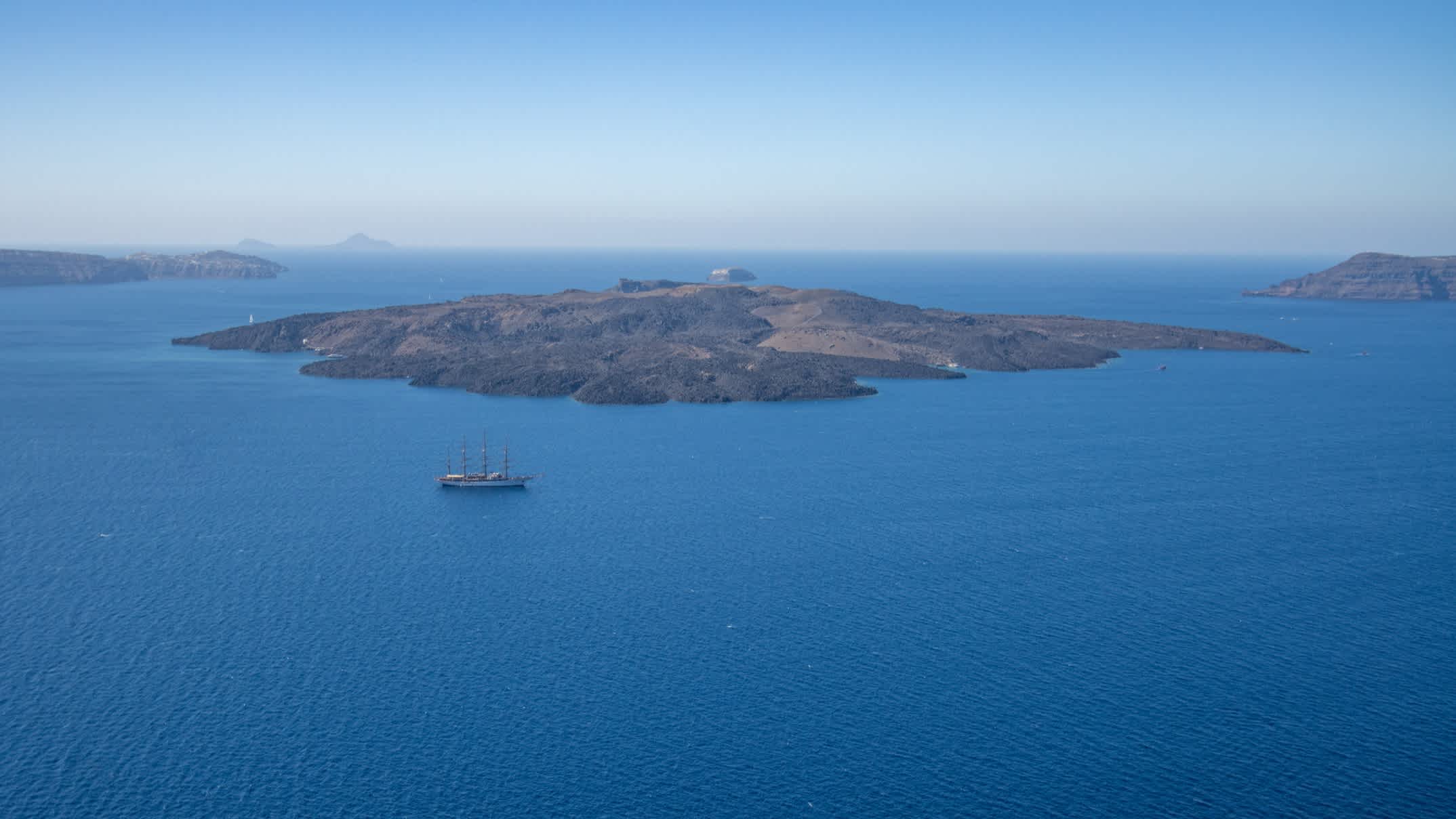 Nea Kameni Insel in der Nähe von Firá auf Santorini Caldera, Griechenland