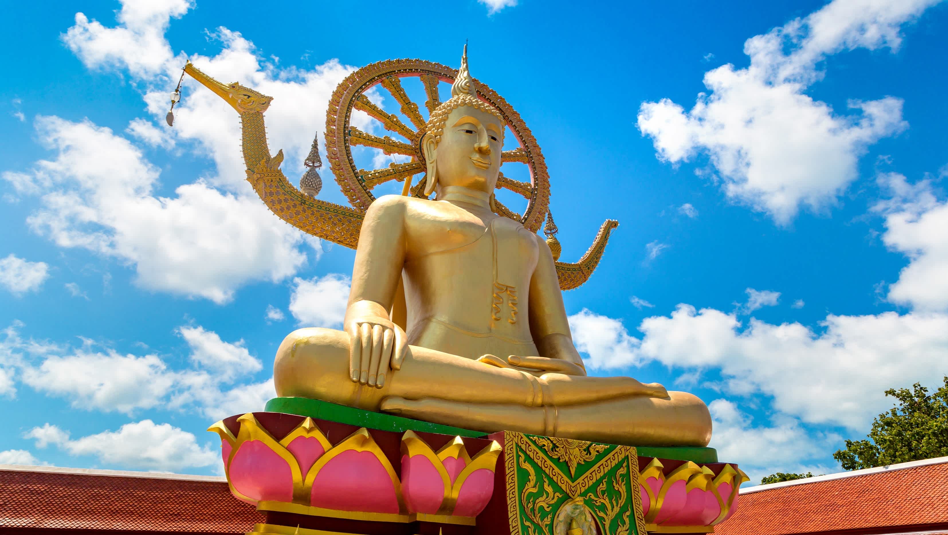 Statue de Bouddha à Koh Samui, Thaïlande, un jour d'été. 