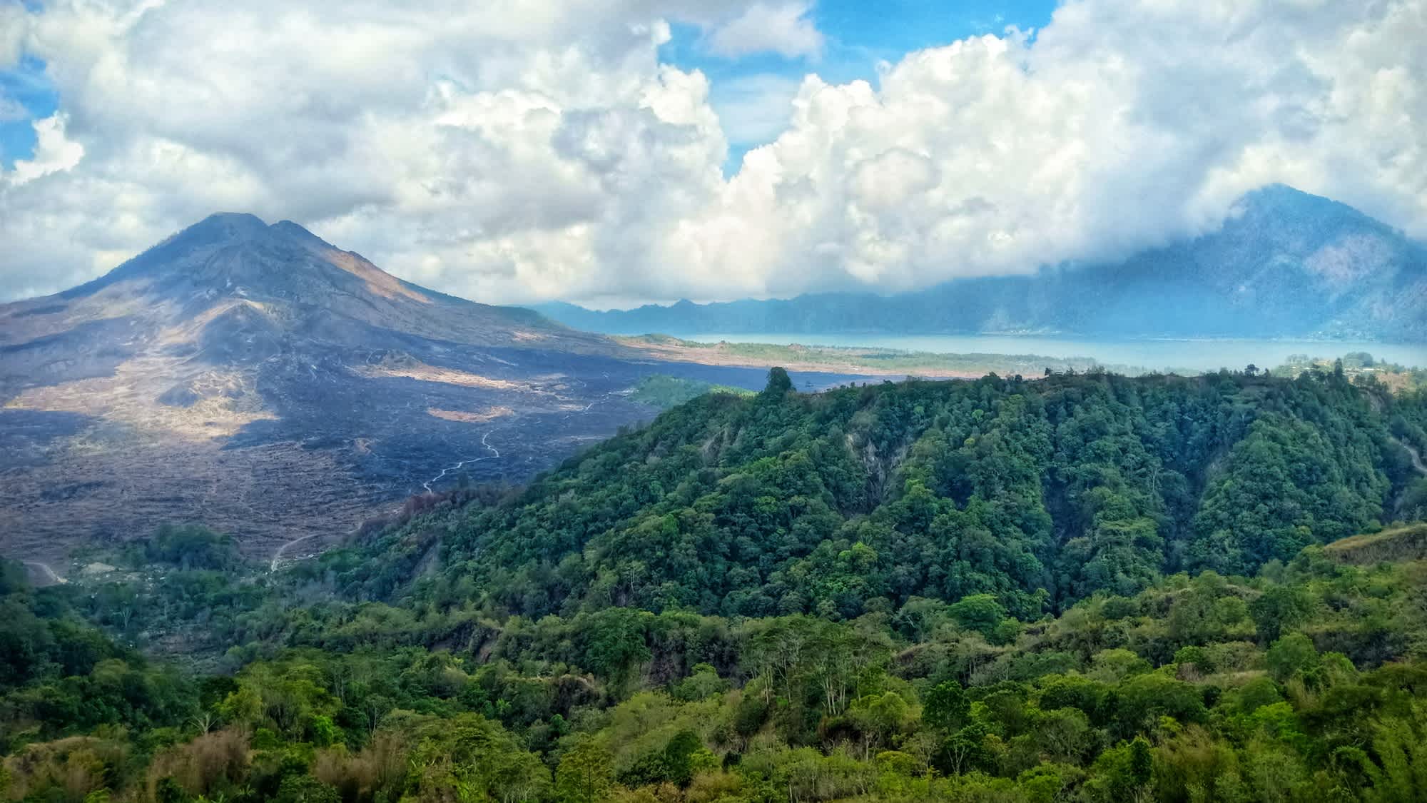 Vue sur la montagne Batur près de Kintamani, à Bali, en Indonésie

