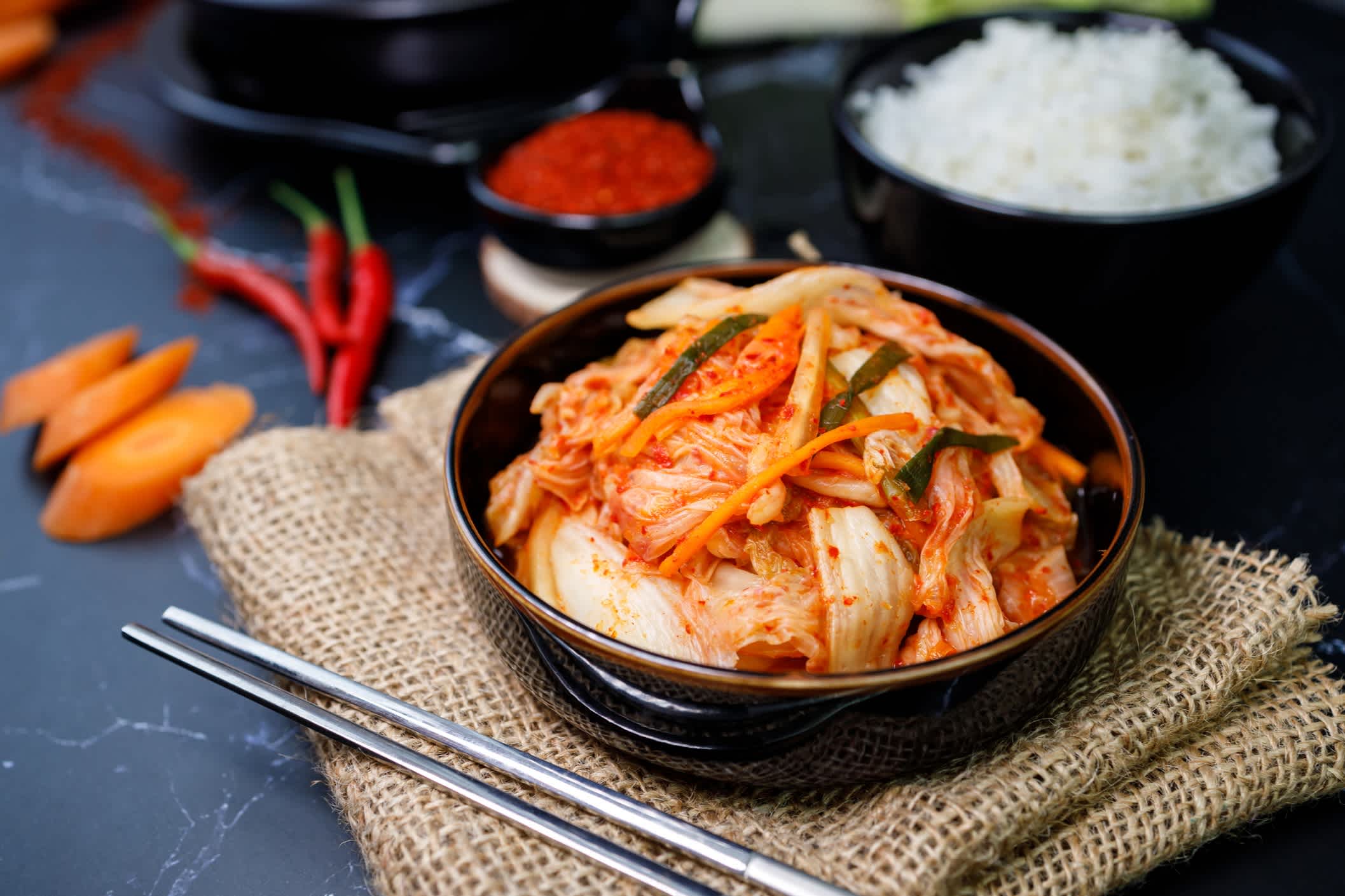 Kimchi Kohl und Reis, koreanische Küche