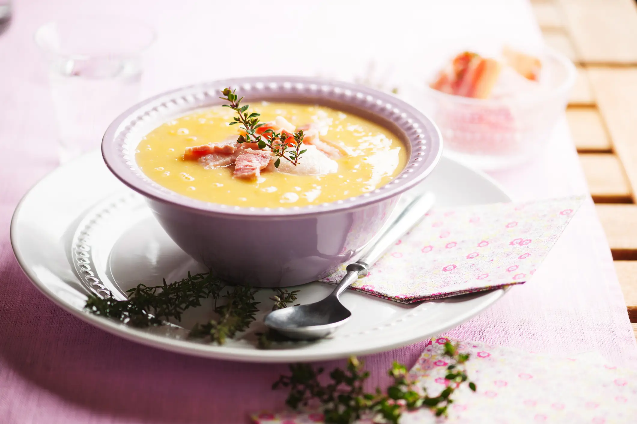 Erbsensuppe, Gelb, Schwedische Kultur, Bildkomposition und Technik, Bildschärfe Erbsensuppe, Gelb, Schwedische Kultur, Bildkomposition und Technik, Bildschärfe
