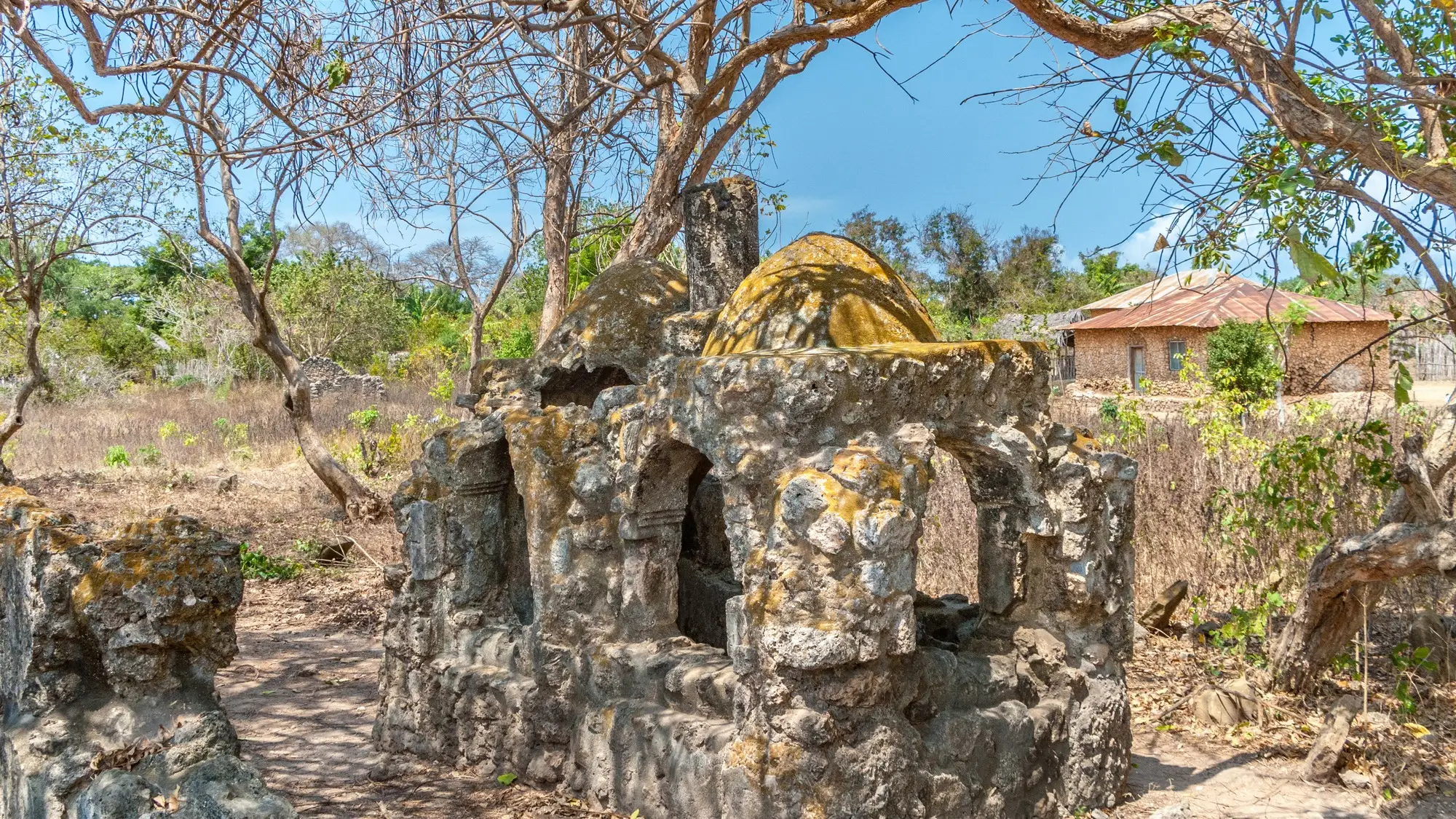 Ruines d'une ancienne mosquée à Kilwa Kisivani