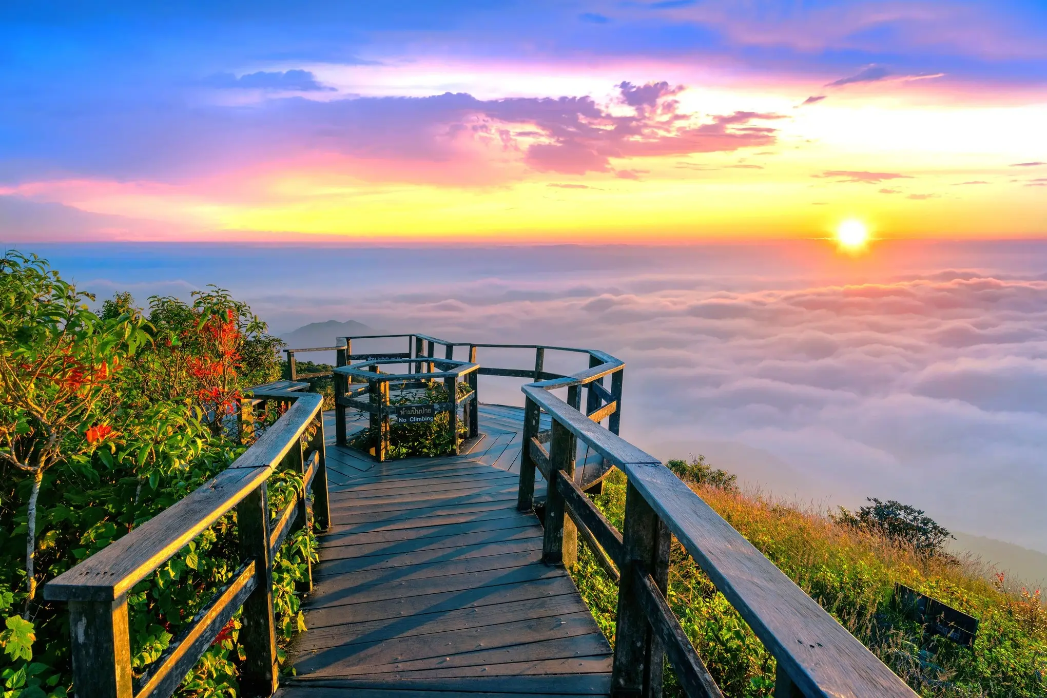 Thailand, Doi Inthanon, Aussichtpunkt Sonnenuntergang von einem Aussichtspunkt im Doi Inthanon Nationalpark