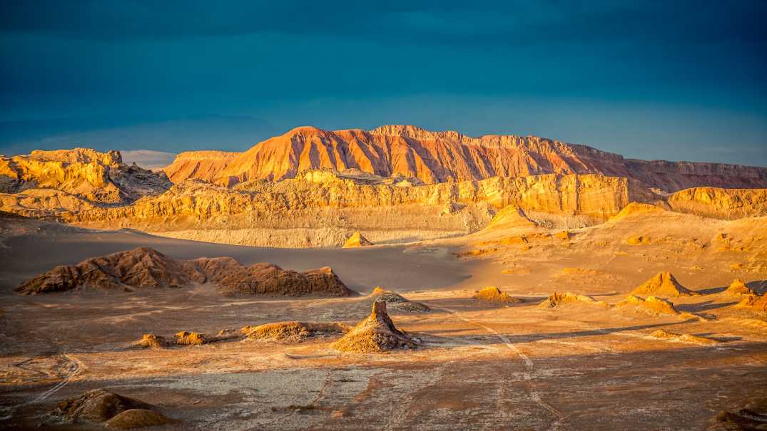 Valle de la Luna in der Atacama Wüste von Chile bei Sonnenuntergang