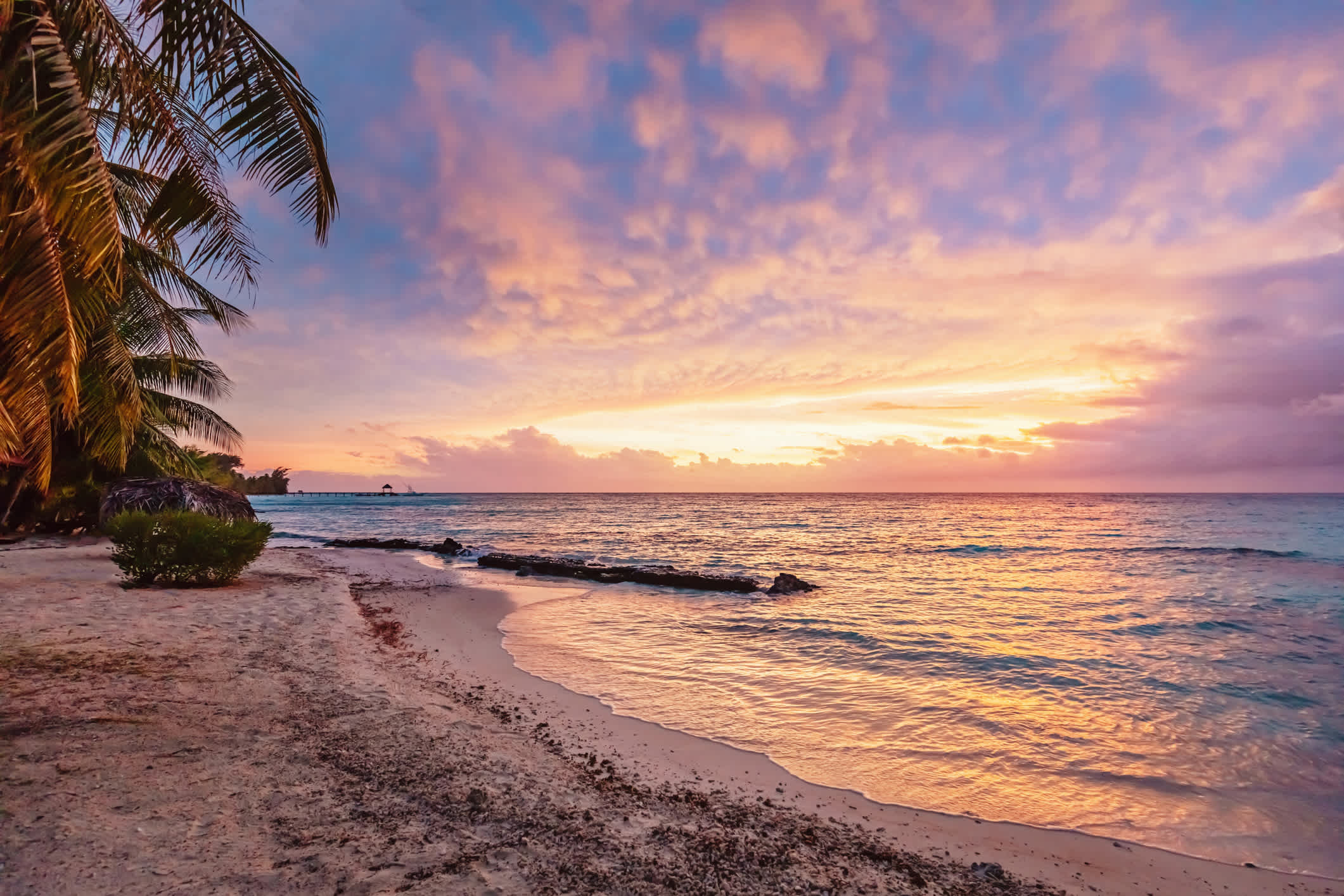 Fidschi Inseln Bunte rosa Sonnenuntergang Korotogo Küste Viti Levu