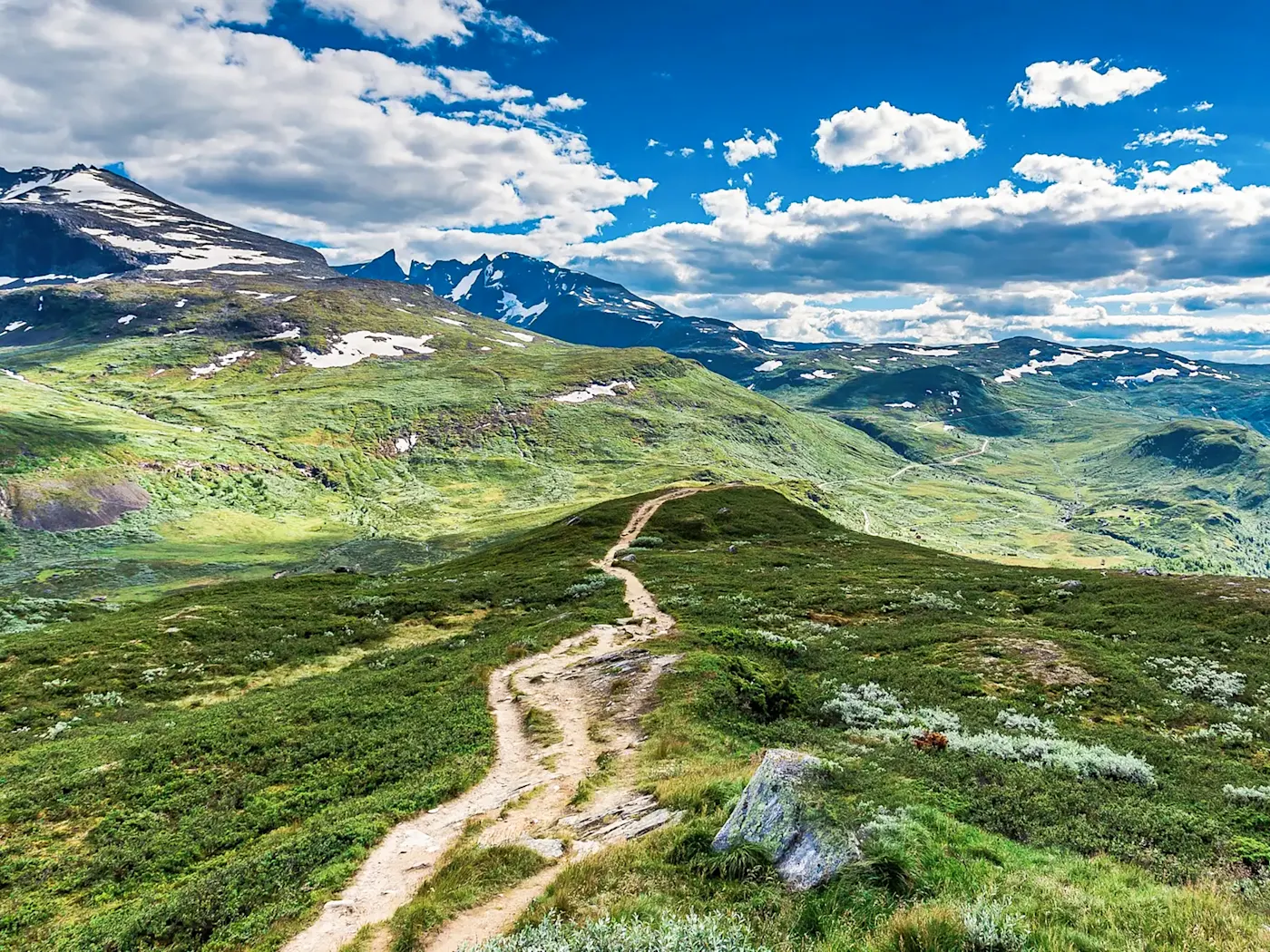 Grands sentiers de randonnée à Jotunheimen, Innlandet, Norvège.