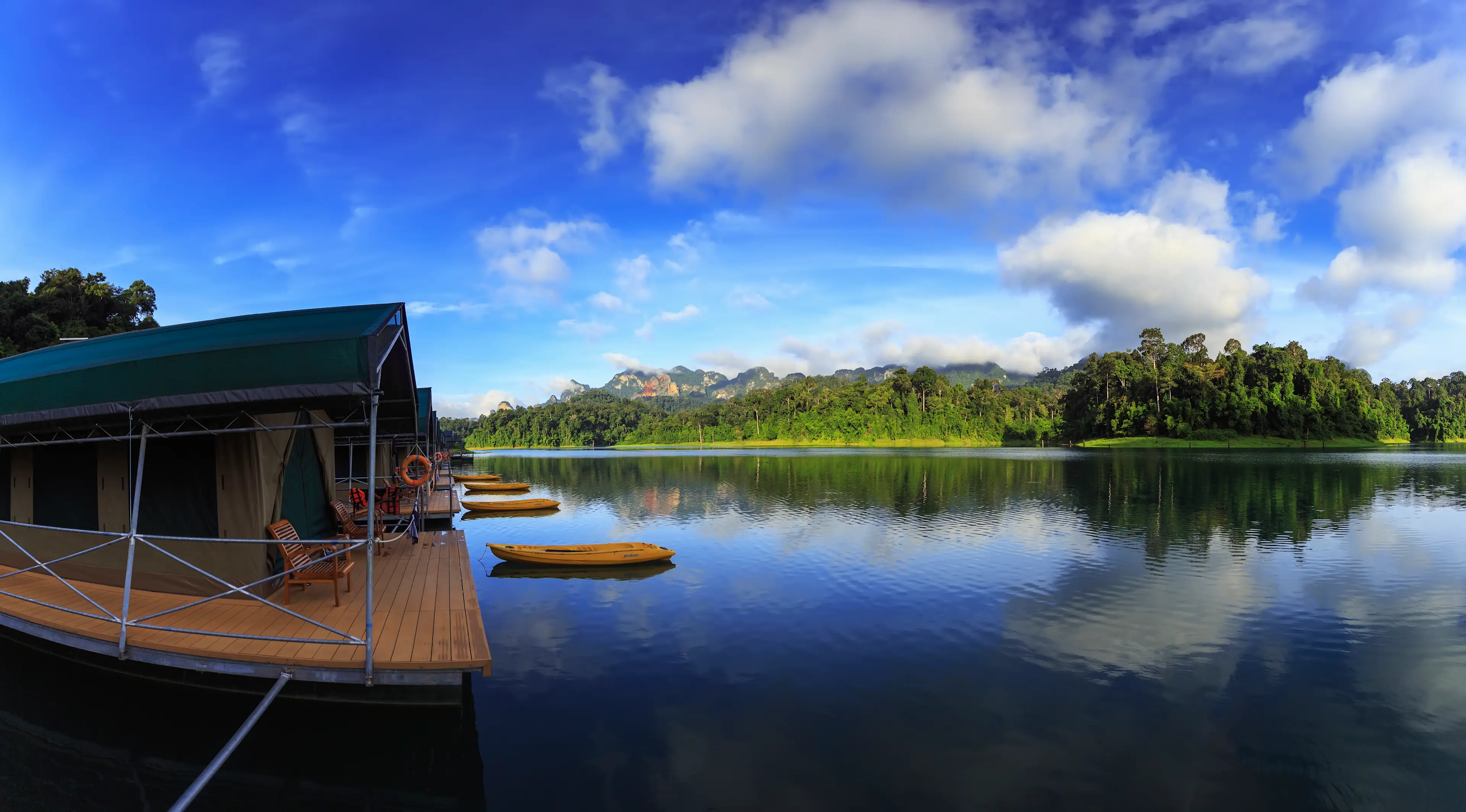 Übernachten auf dem See Übernachten auf dem See, Rainforest Camp Cheow Larn Lake, Khao Sok Nationalpark, Thailand