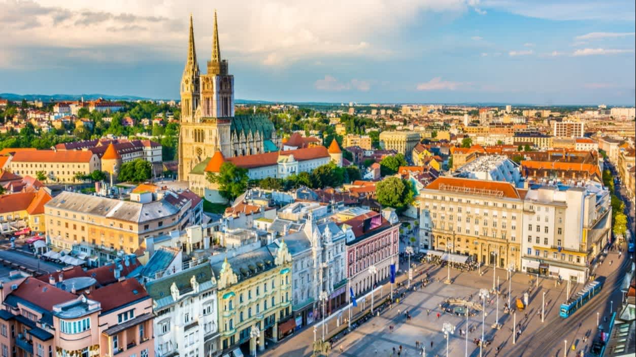 Vue aérienne de l'ancien centre-ville de Zagreb, la capitale de la Croatie.