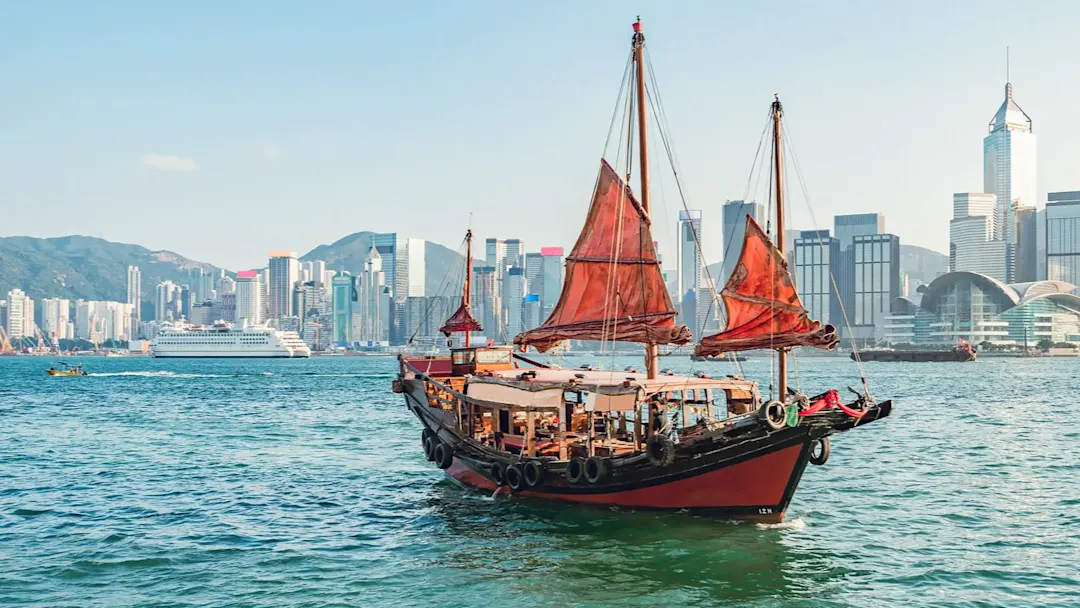 Traditionelles Boot im Hafen, Hongkong, Hongkong, China.