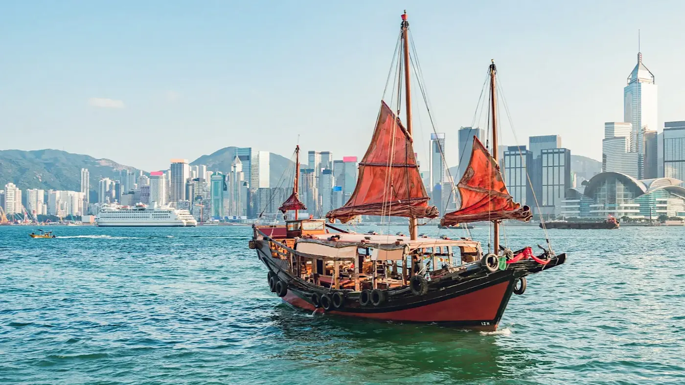 Bateau traditionnel dans le port, Hong Kong, Hong Kong, Chine.