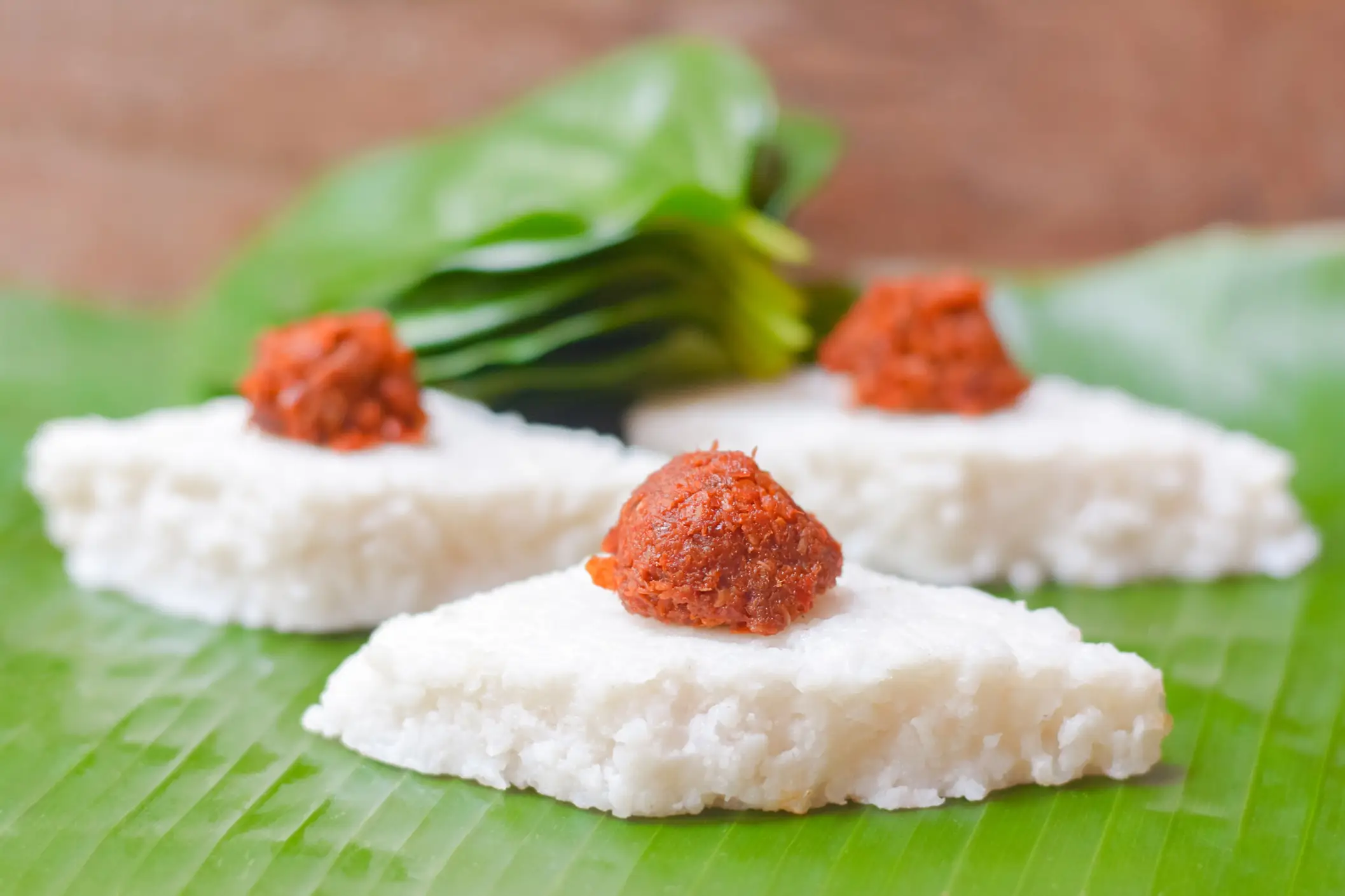 Sri Lanka, Kiribath Kiribath, Der Milchreis ist ein traditionelles srilankisches Essen aus Reis und Kokosmilch, das bei jeder kulturellen Zeremonie oder Gelegenheit als Hauptnahrungsmittel verwendet wird