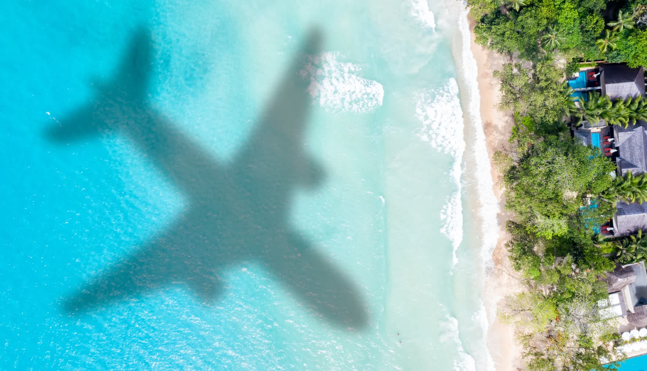 Reisen Urlaub Meer symbolisches Bild Flugzeug fliegen Copyspace Kopierraum Seychellen Strand Wasser
