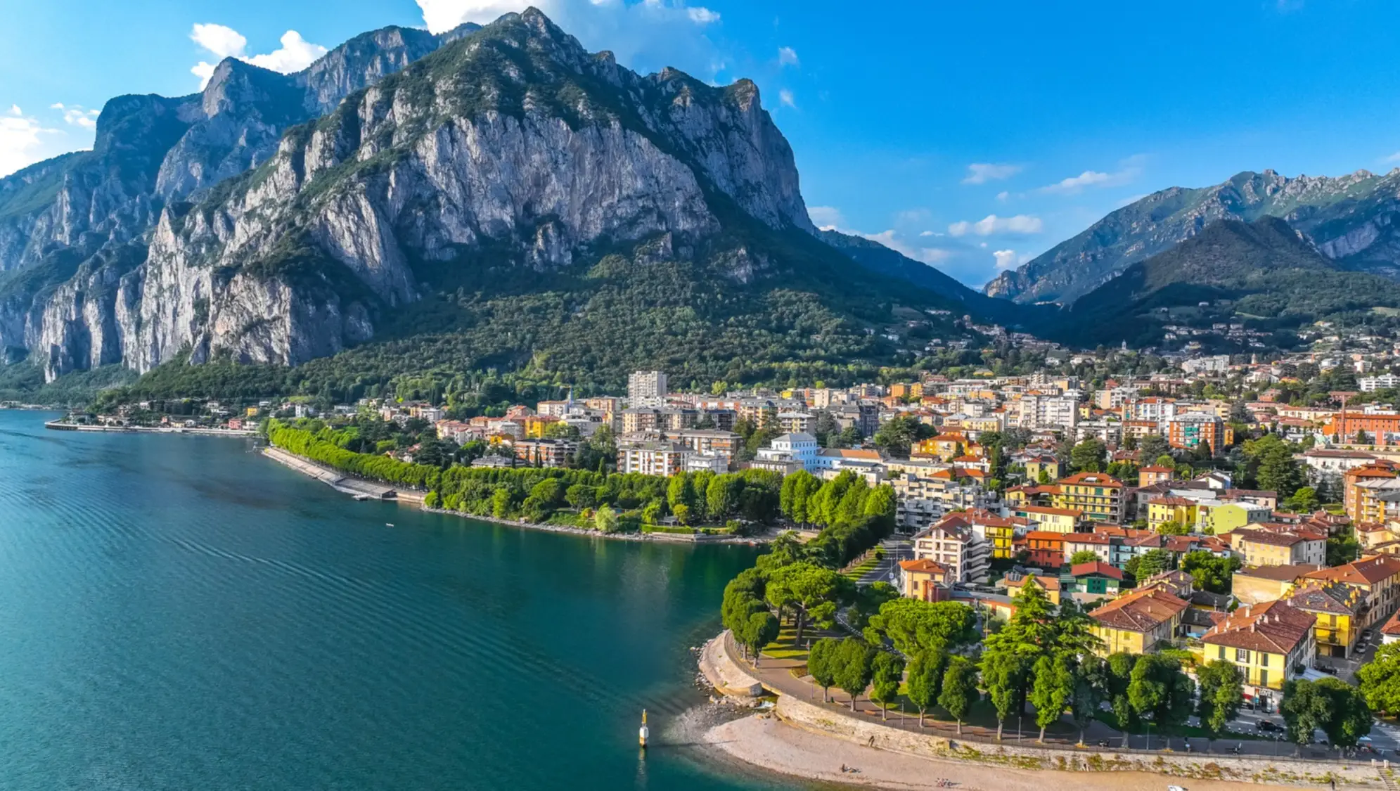Italie, Lac de Côme, Lecco Vue aérienne de la ville de Lecco, sur la rive sud-est du lac de Côme, en Italie.