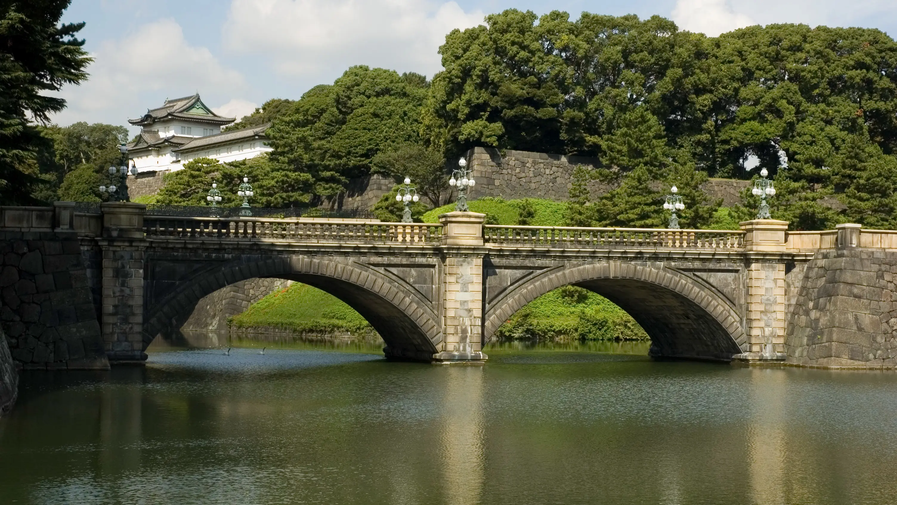 Kaiserpalast Tokio, Tokio, Japan Wasser und Brücke vor dem Kaiserpalast Tokio