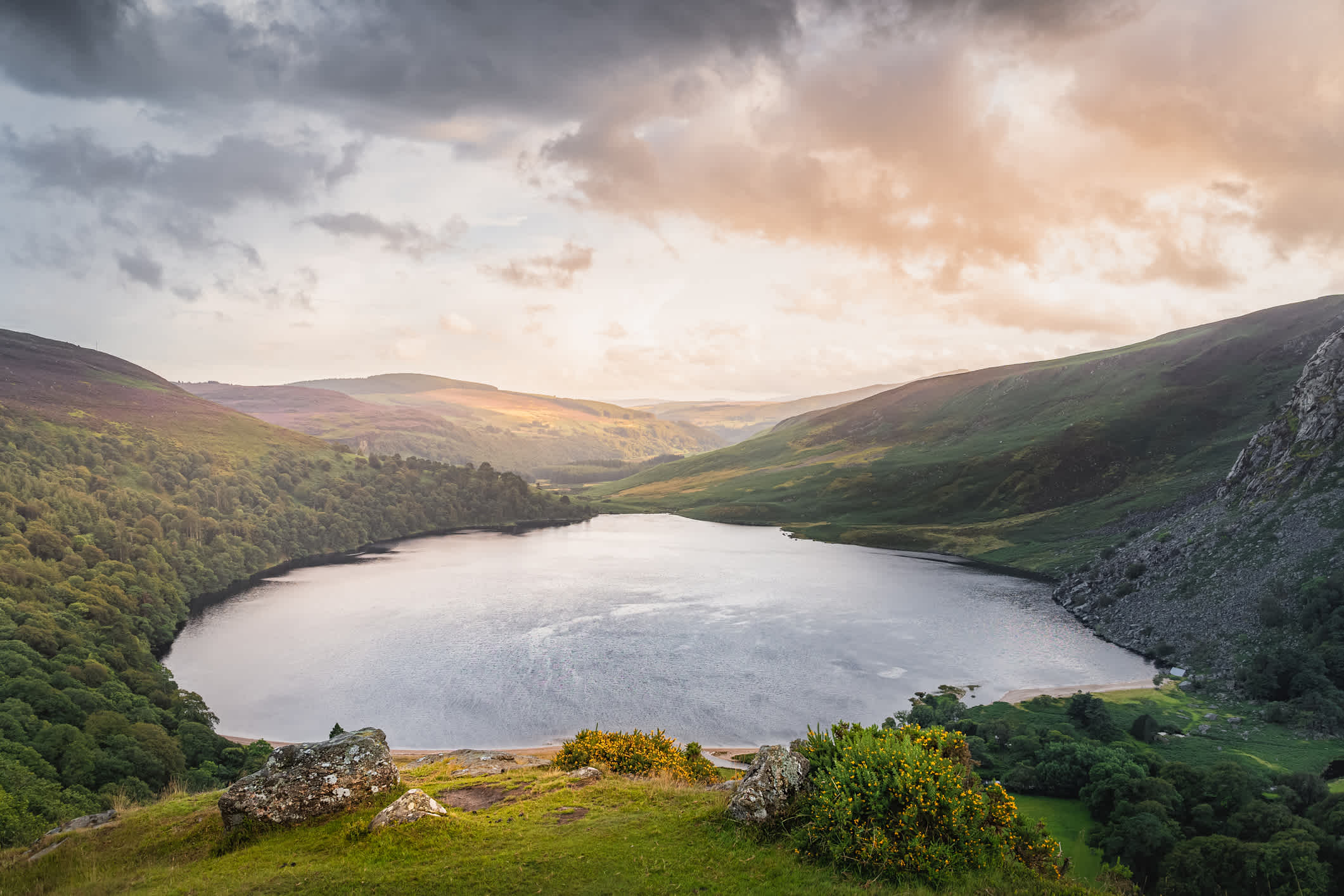 Sonnenuntergang am Lough Tay mit dem Guinness-See, Wicklow Mountains, Ireland. 