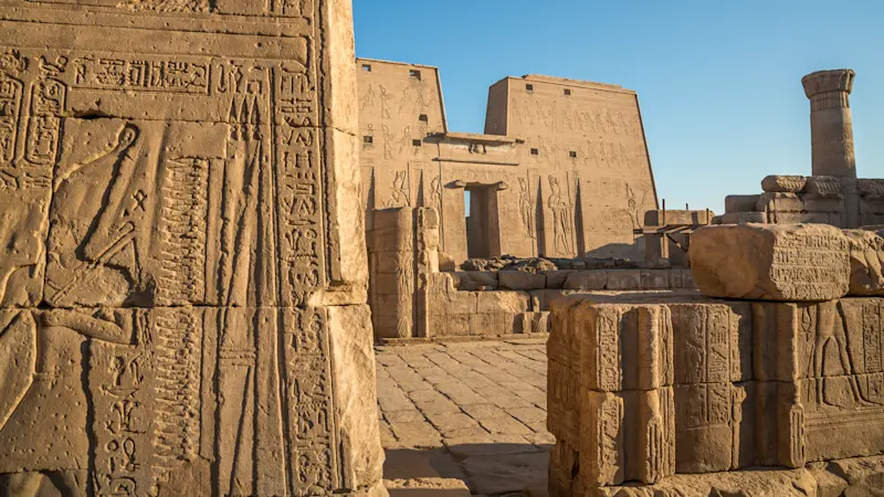Nahaufnahme des Horus-Tempel, Edfu, Ägypten.

