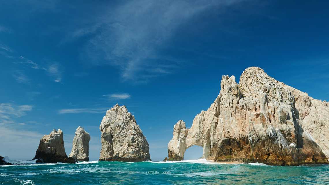  Bogenfelsen am klaren grünen Meer in Cabo San Lucas Mexiko