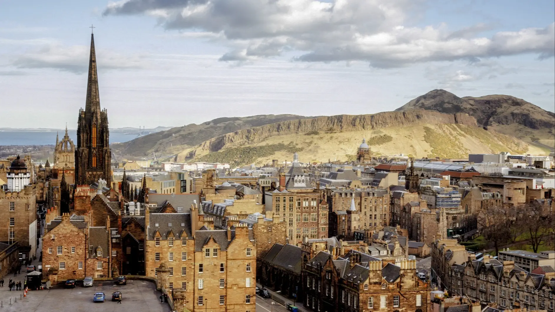View over Edinburgh Old Town and Arthurs Seat, Scotland.